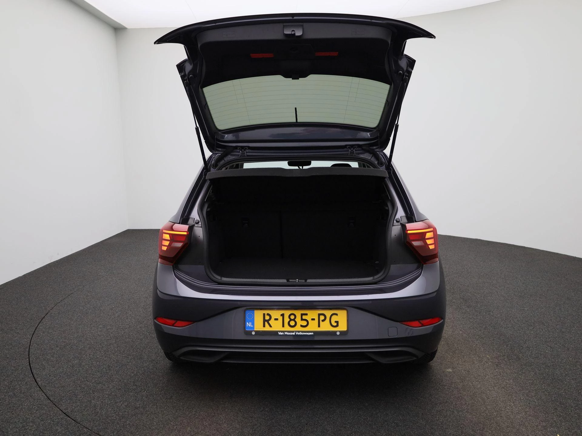 Volkswagen-Polo-image-10