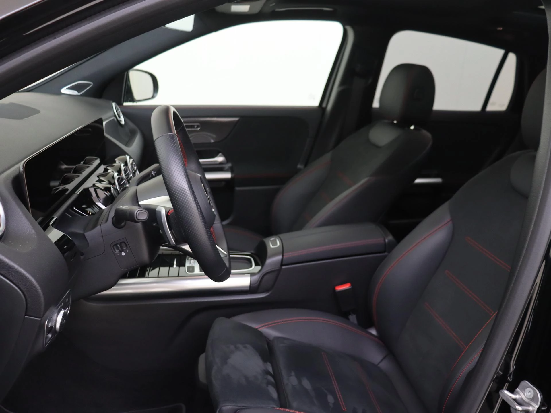 Mercedes-Benz-GLA-image-10