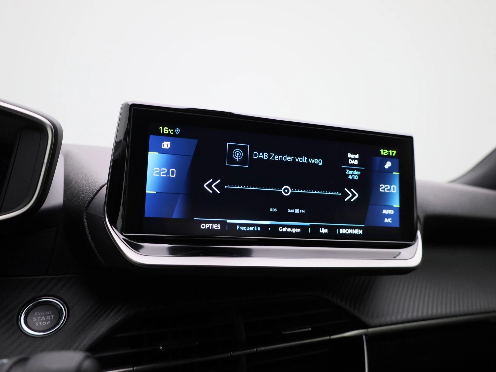 Peugeot-e-2008-image-16