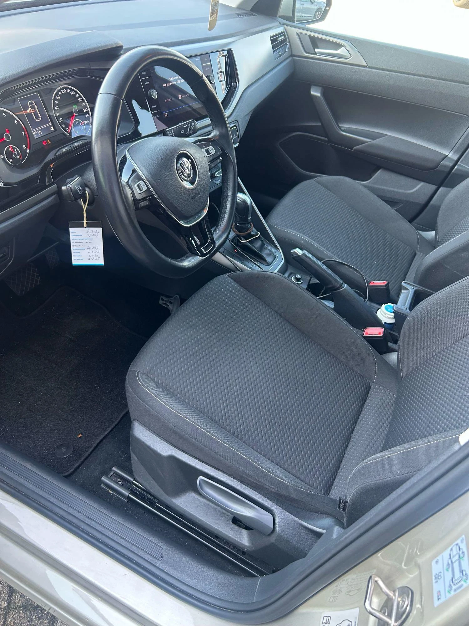 Volkswagen-Polo-image-5