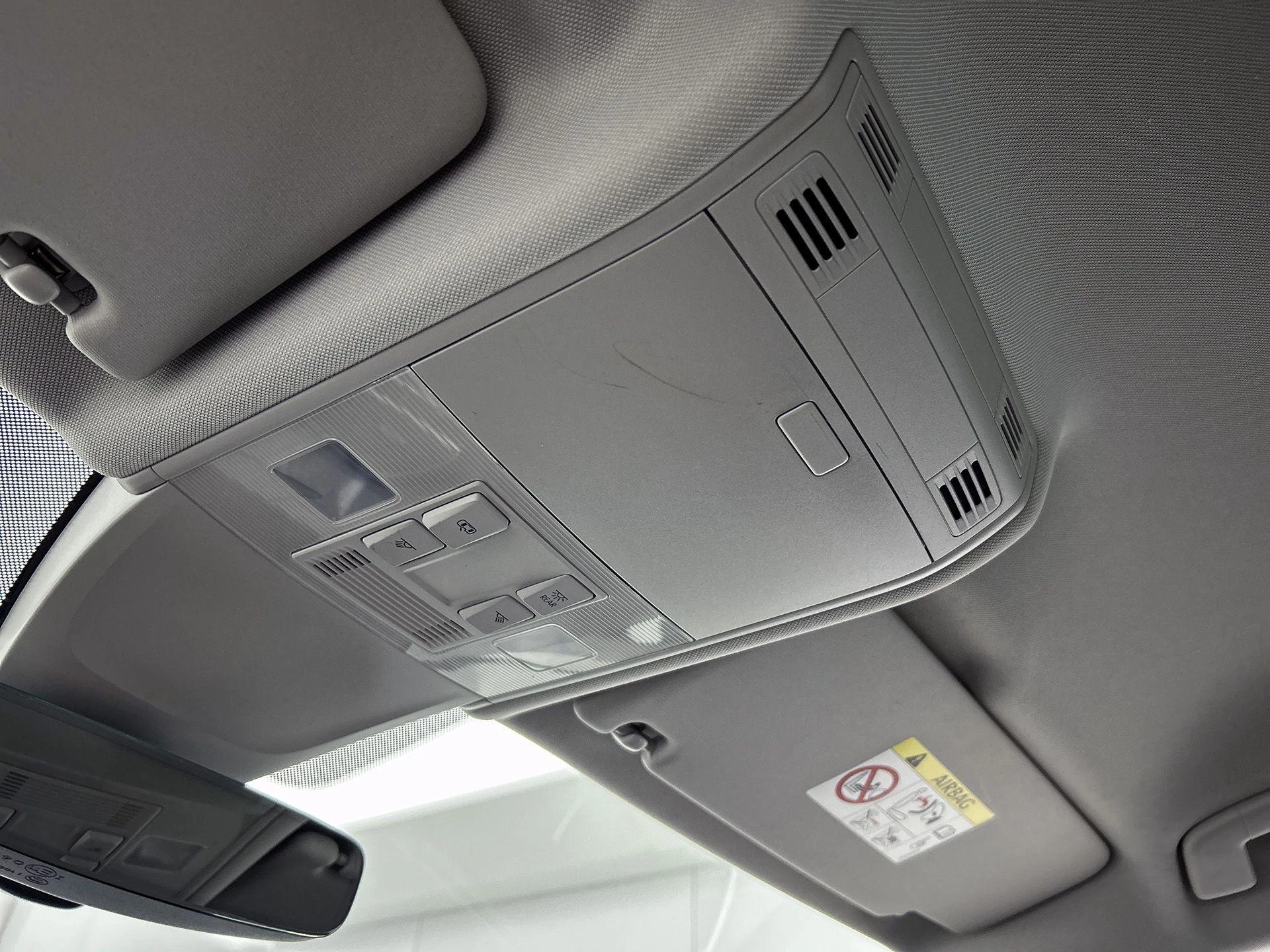 Volkswagen-Tiguan-image-10