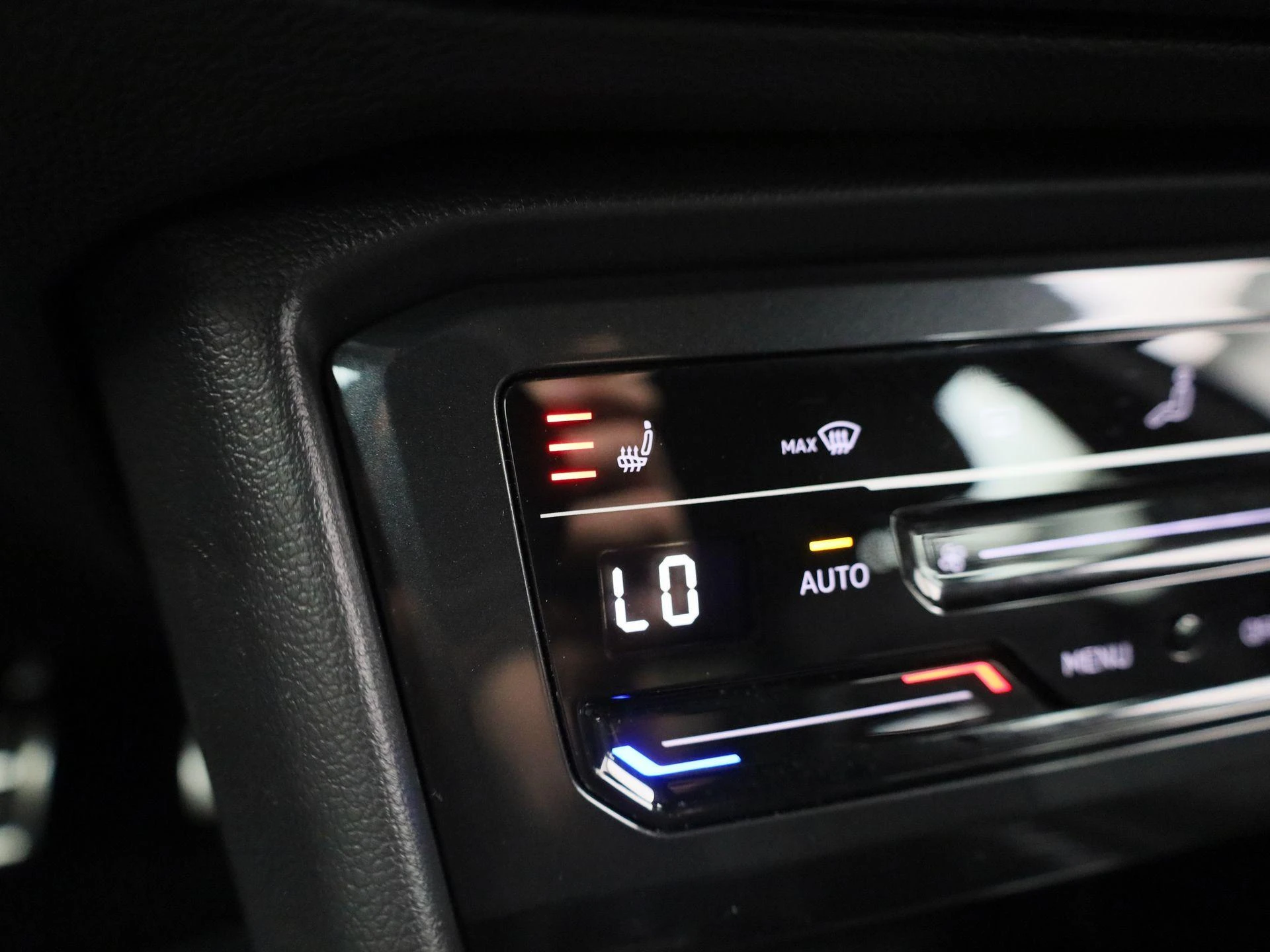 Volkswagen-Tiguan-image-28