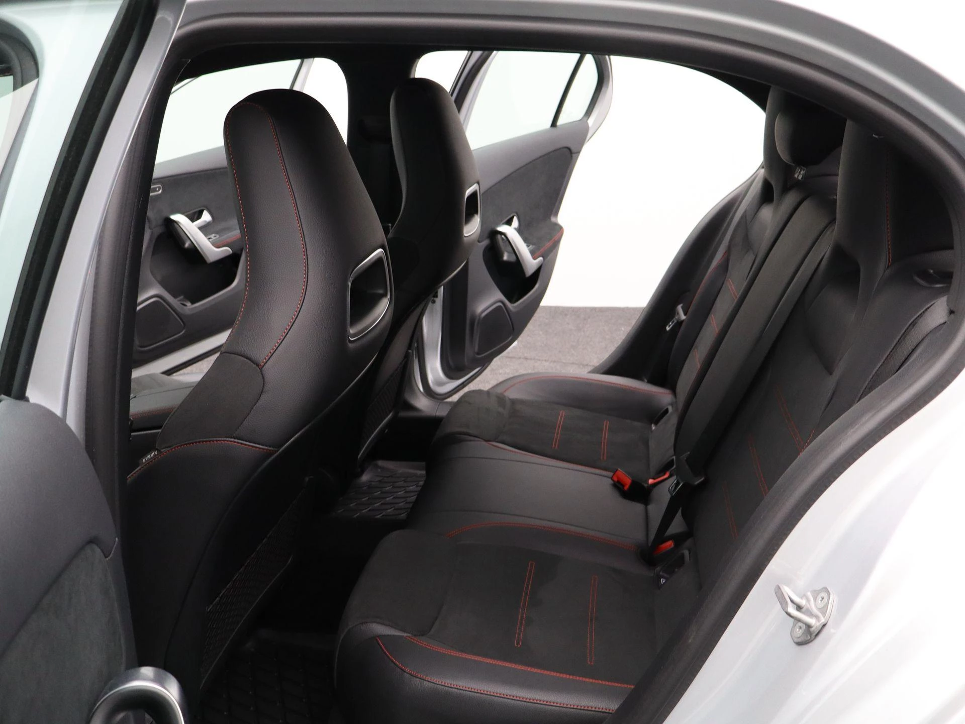 Mercedes-Benz-A-Klasse-image-12