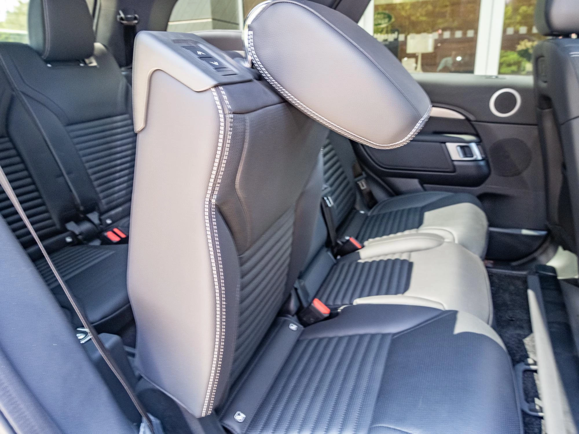 Land Rover-Discovery-image-24