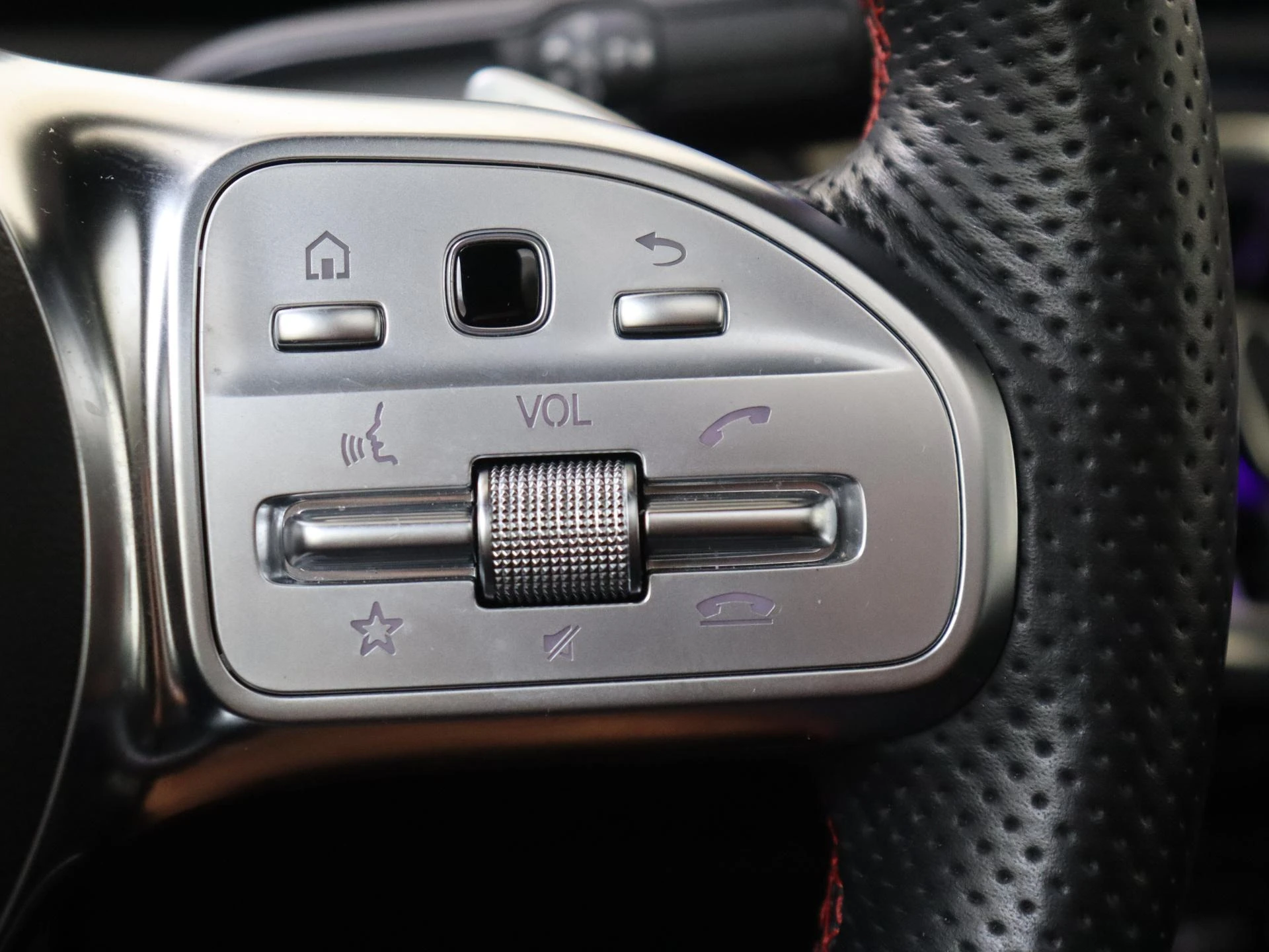 Mercedes-Benz-CLA-image-15