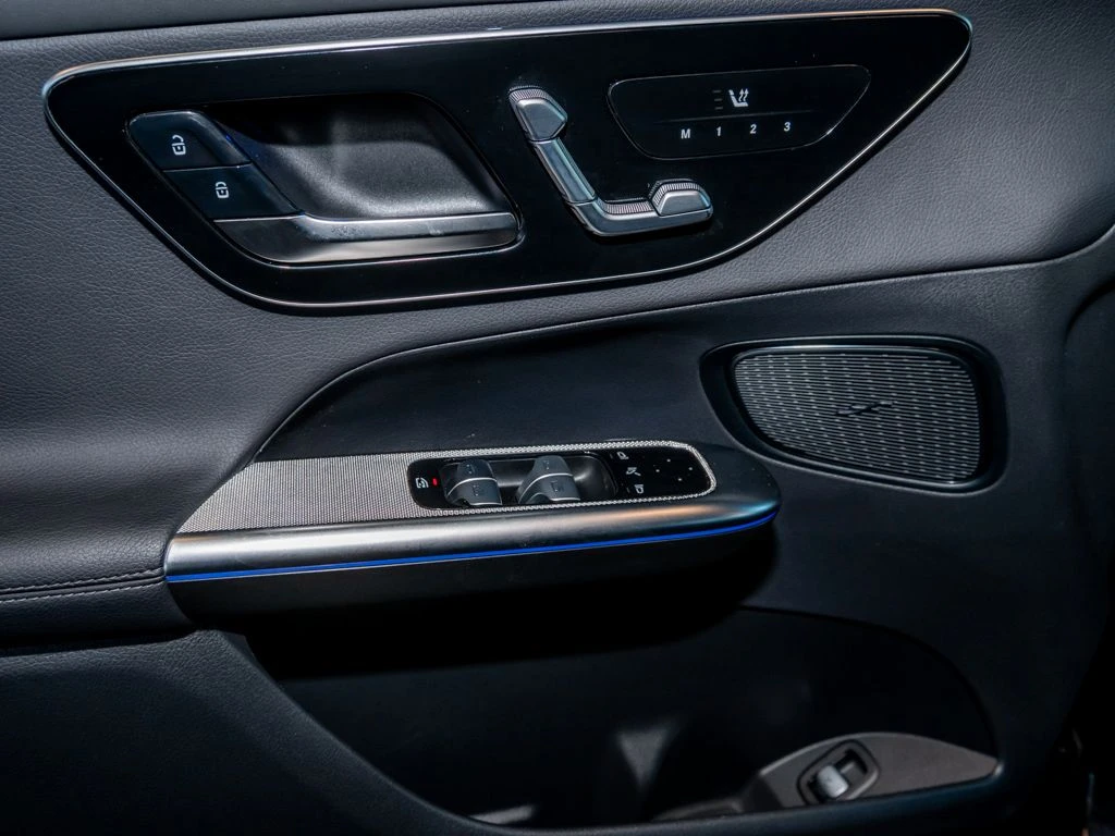 Mercedes-Benz-GLC 300 d-image-14