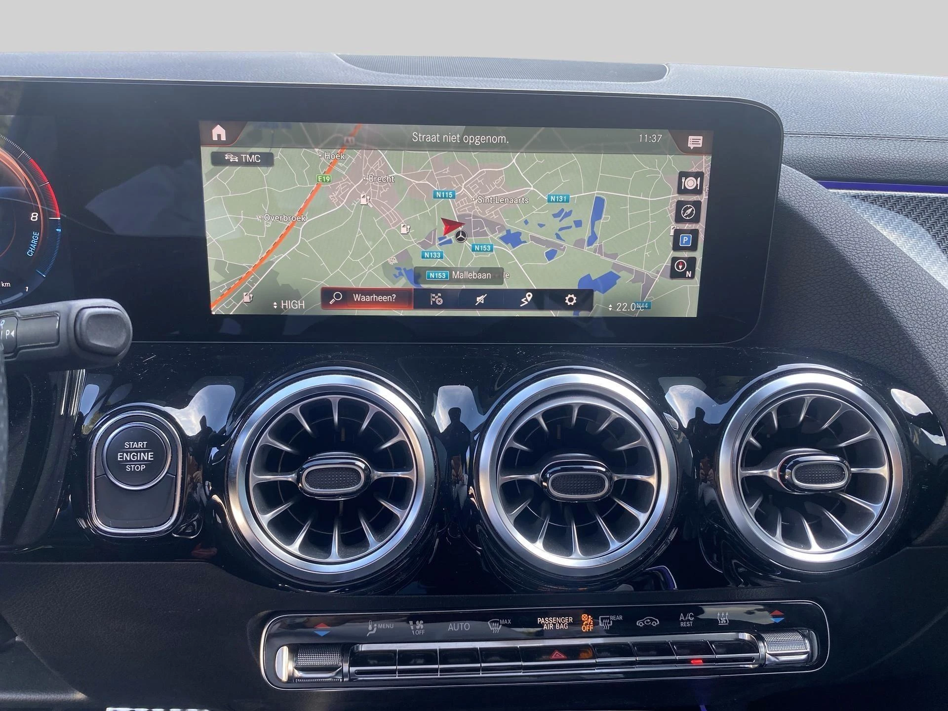 Mercedes-Benz-GLA-image-11