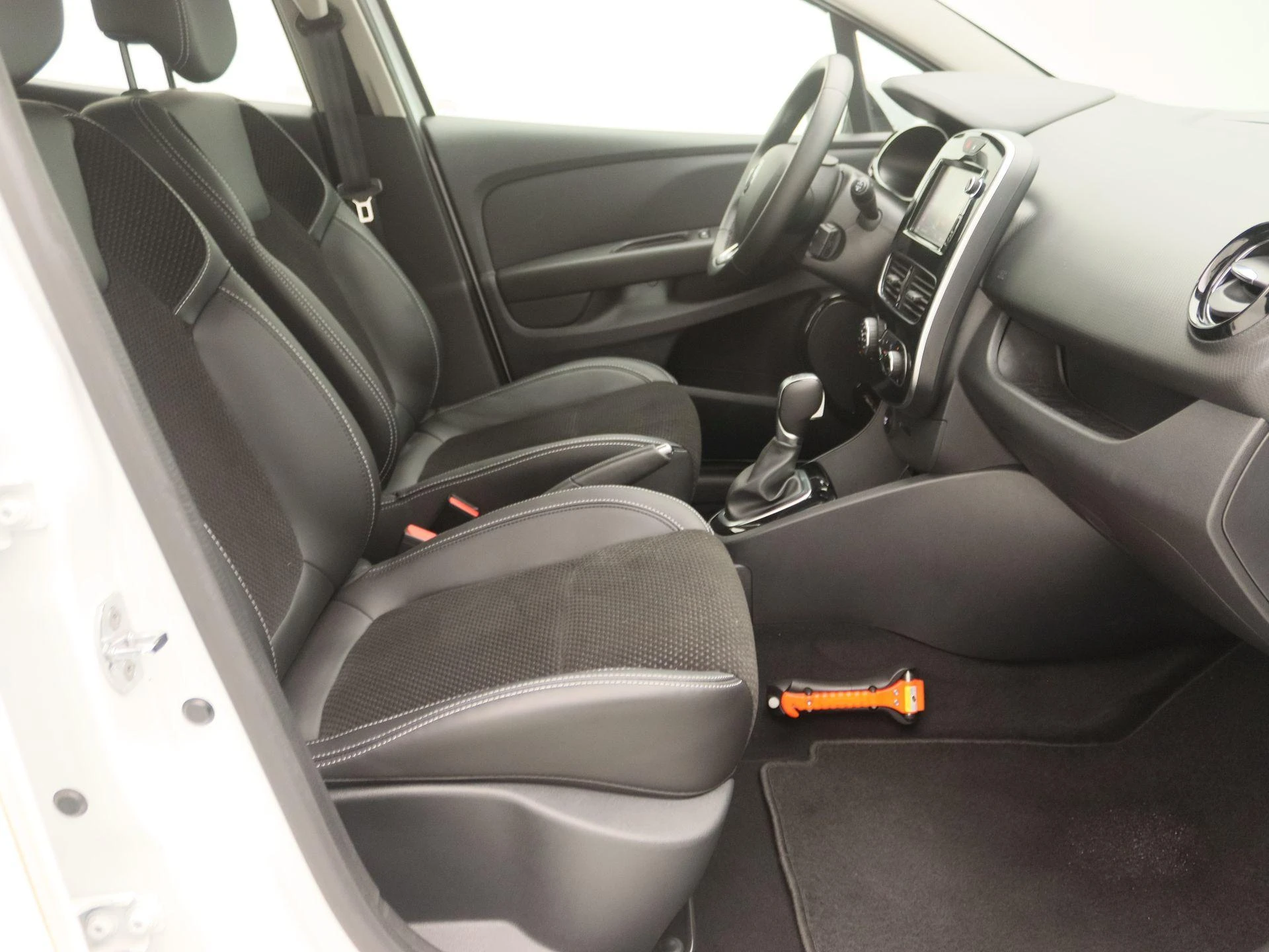Renault-Clio-image-23