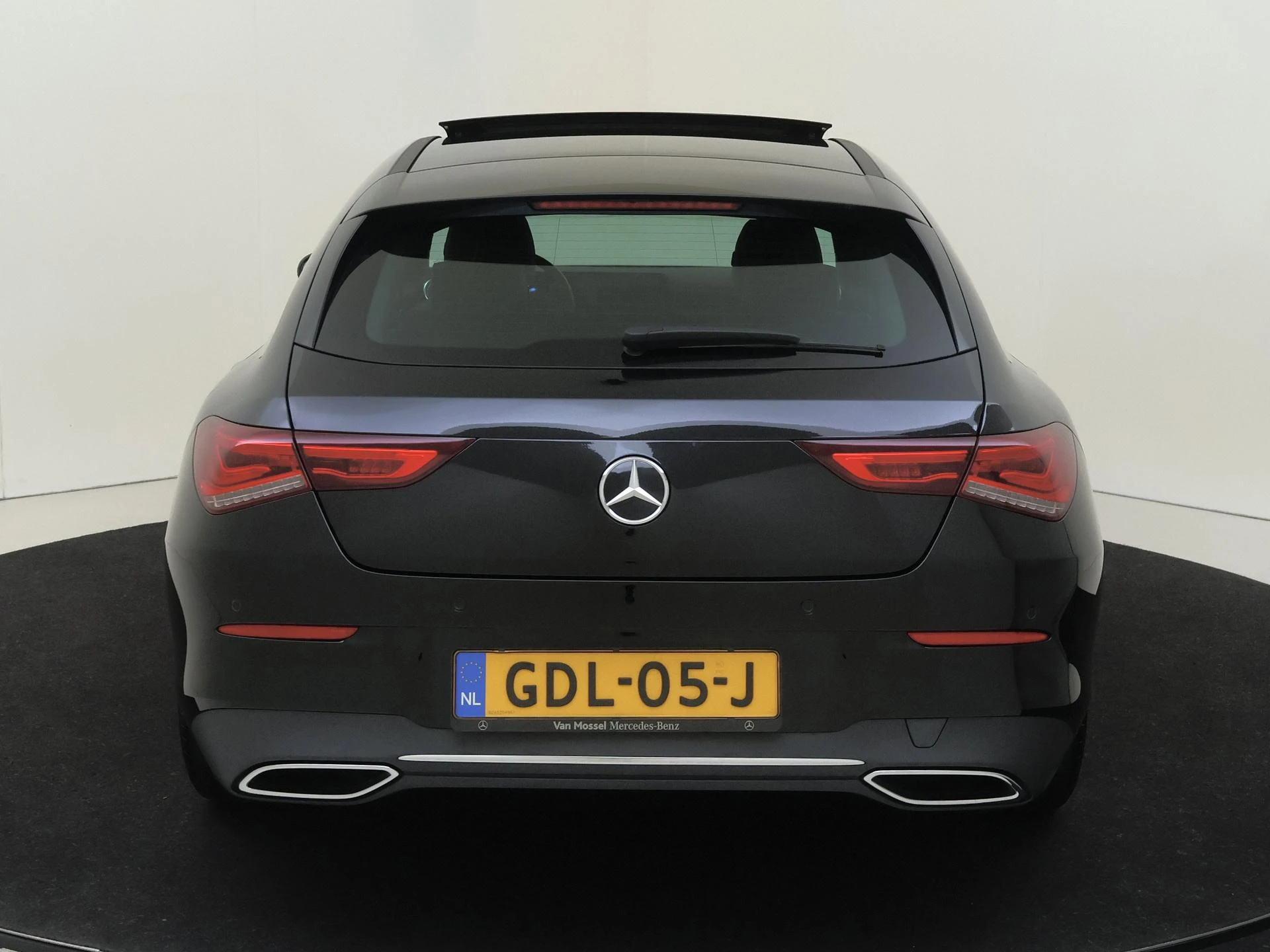 Mercedes-Benz-CLA-image-6