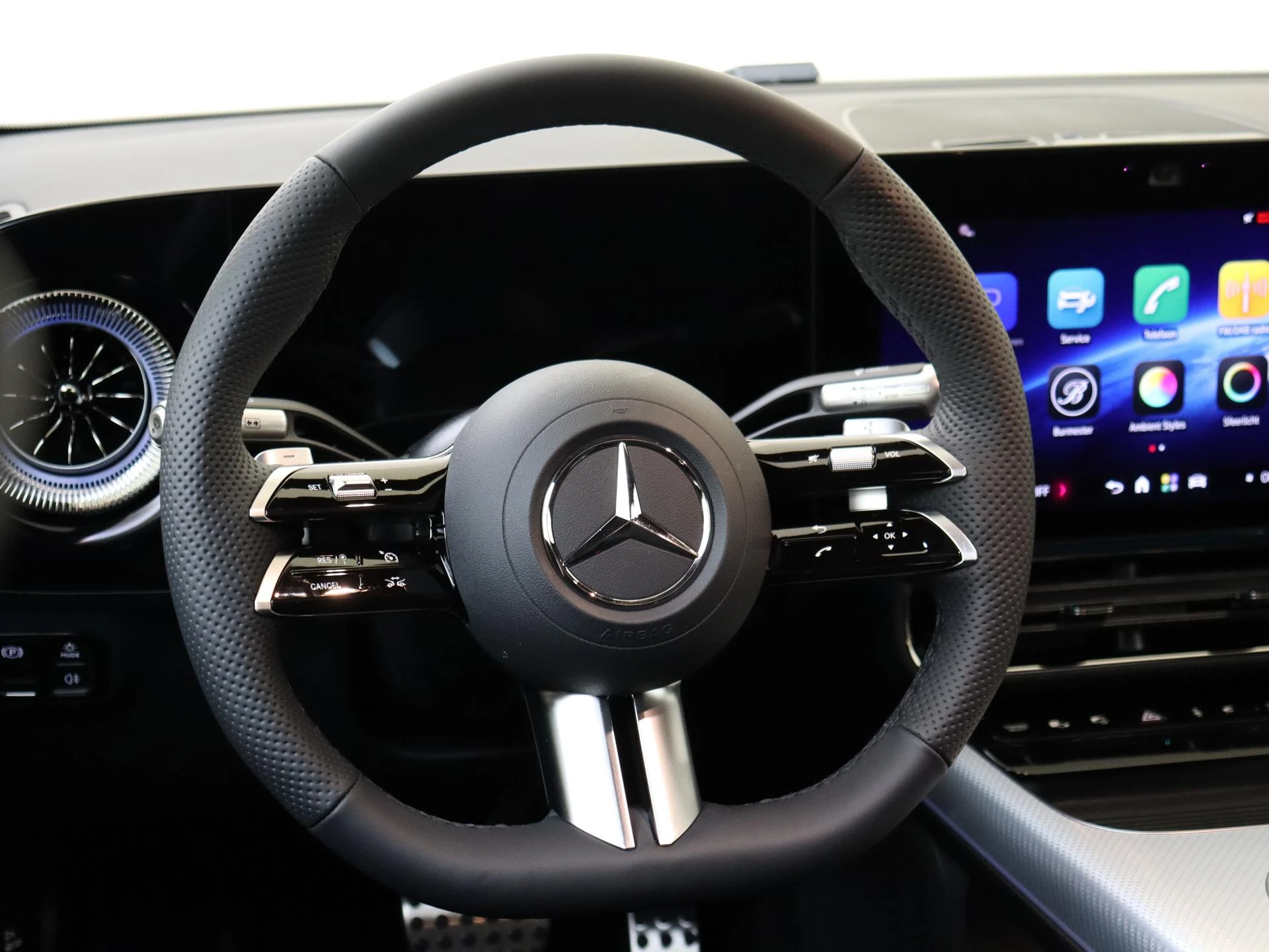 Mercedes-Benz-CLA-image-9