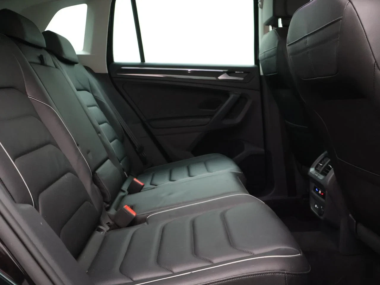 Volkswagen-Tiguan-image-6