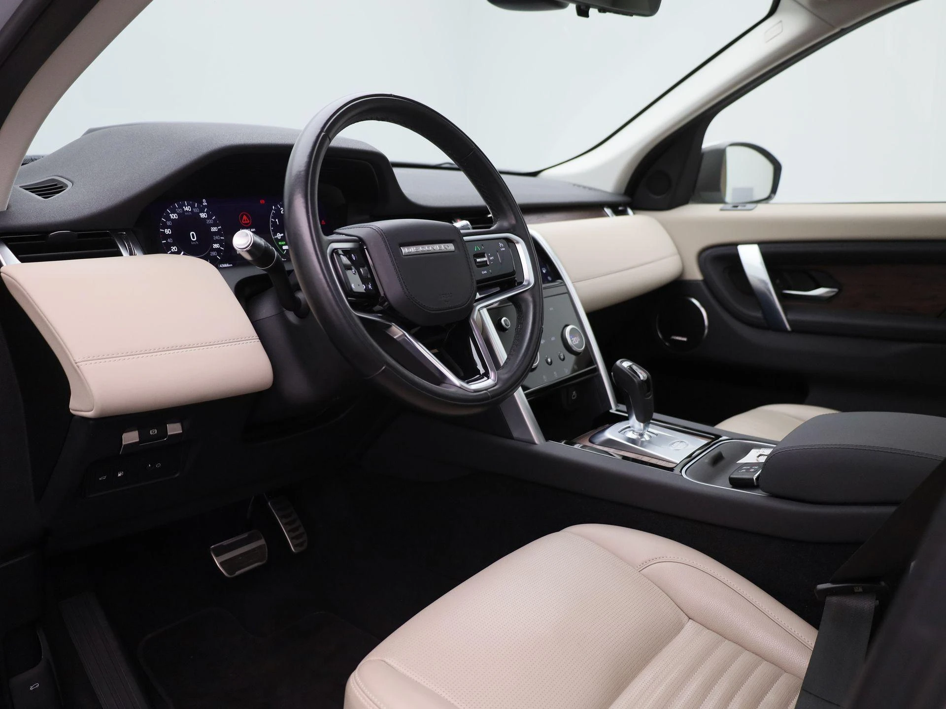 Land Rover-Discovery Sport-image-36