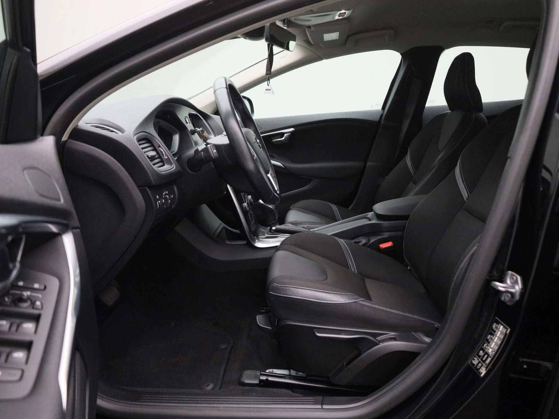 Volvo-V40-image-11