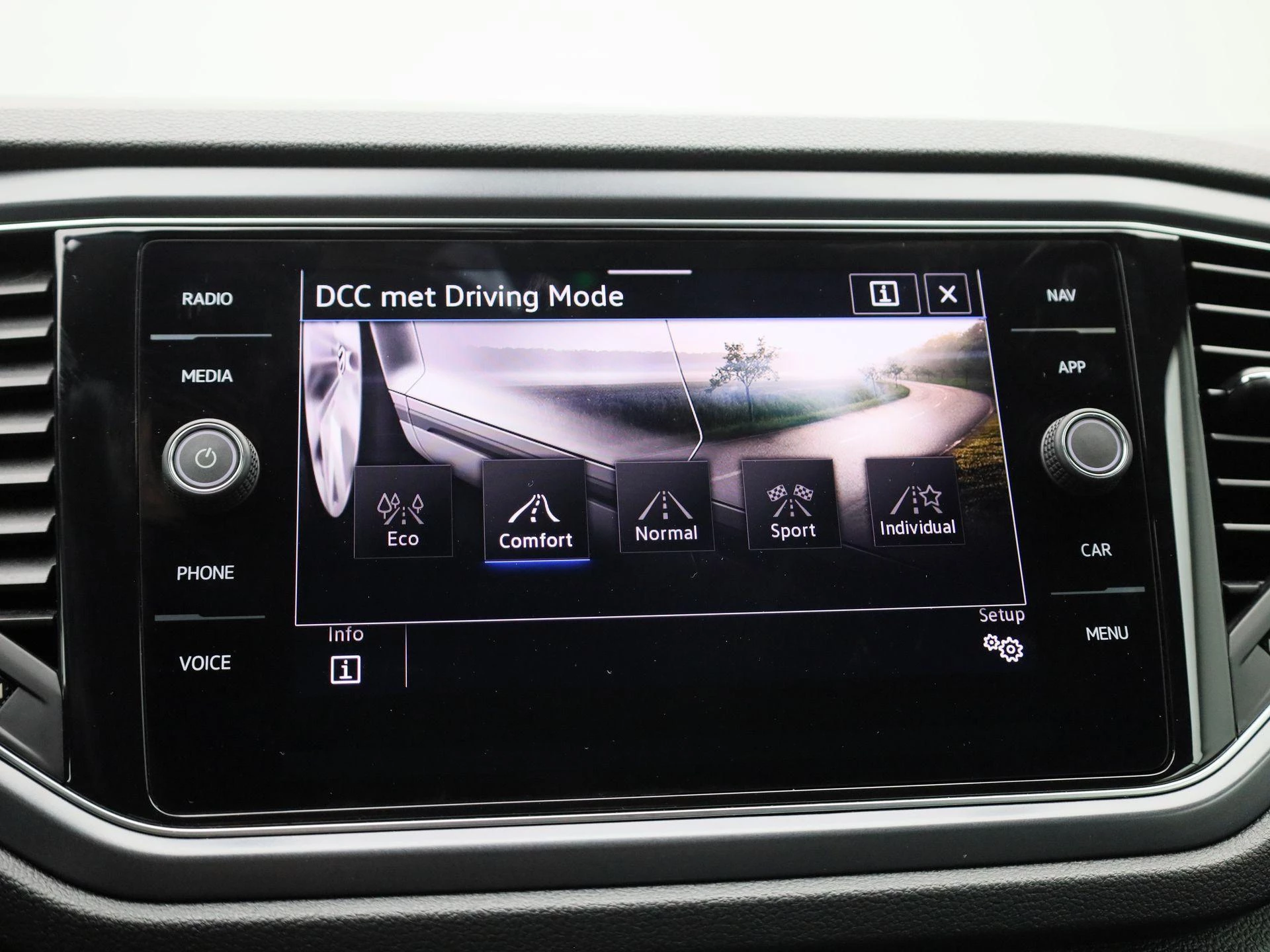 Volkswagen-T-Roc-image-29