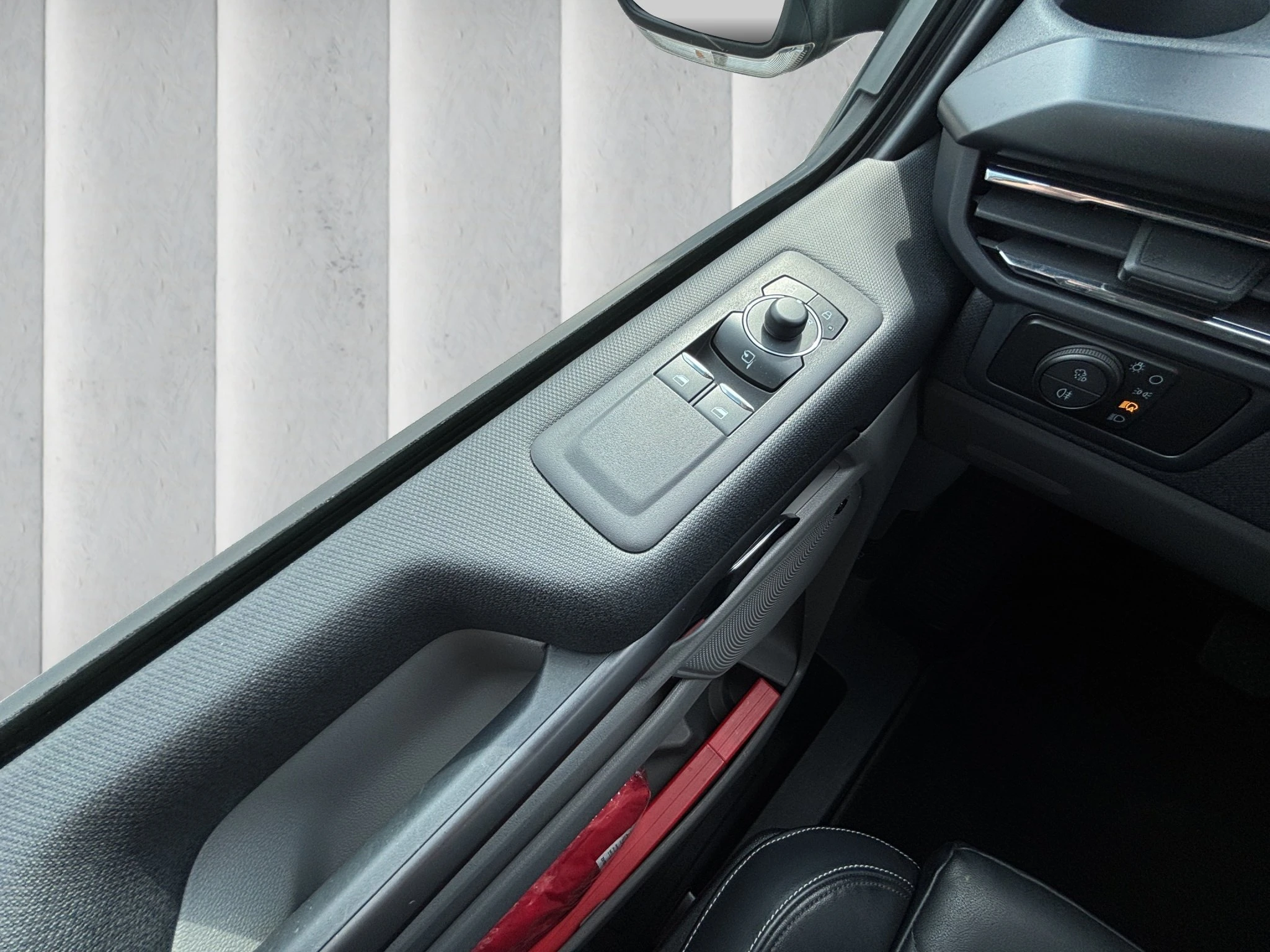 Ford-Tourneo Custom-image-16