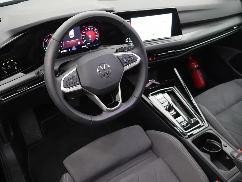 Volkswagen-Golf-image-14