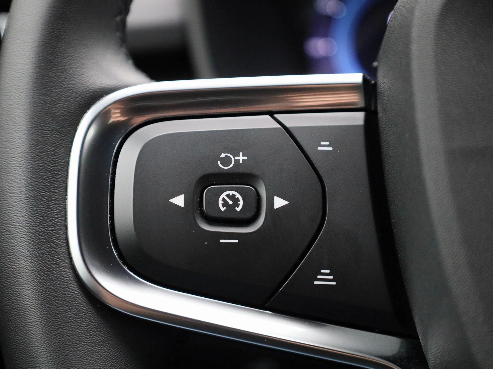 Volvo-XC40-image-16