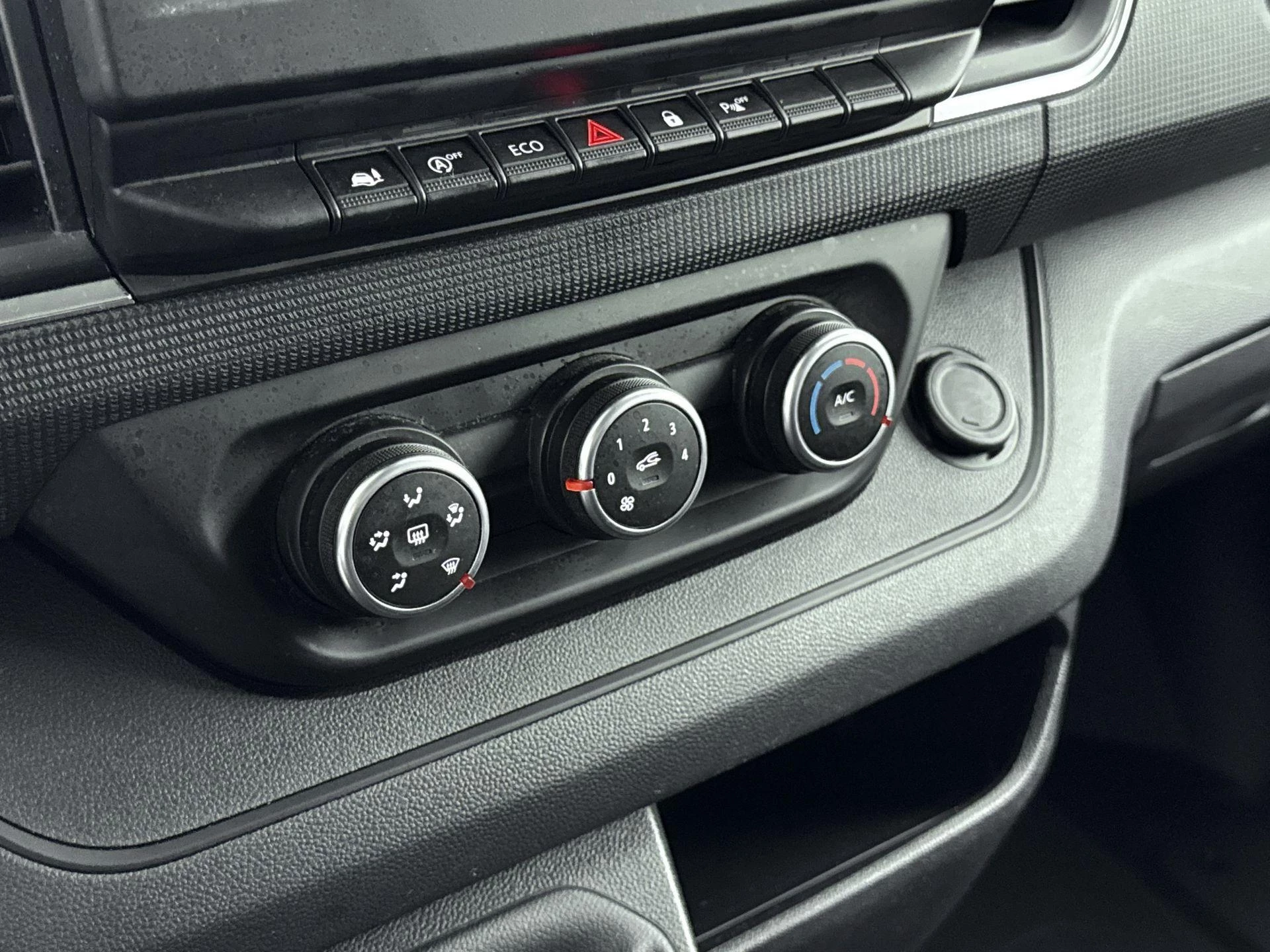 Nissan-Primastar-image-16