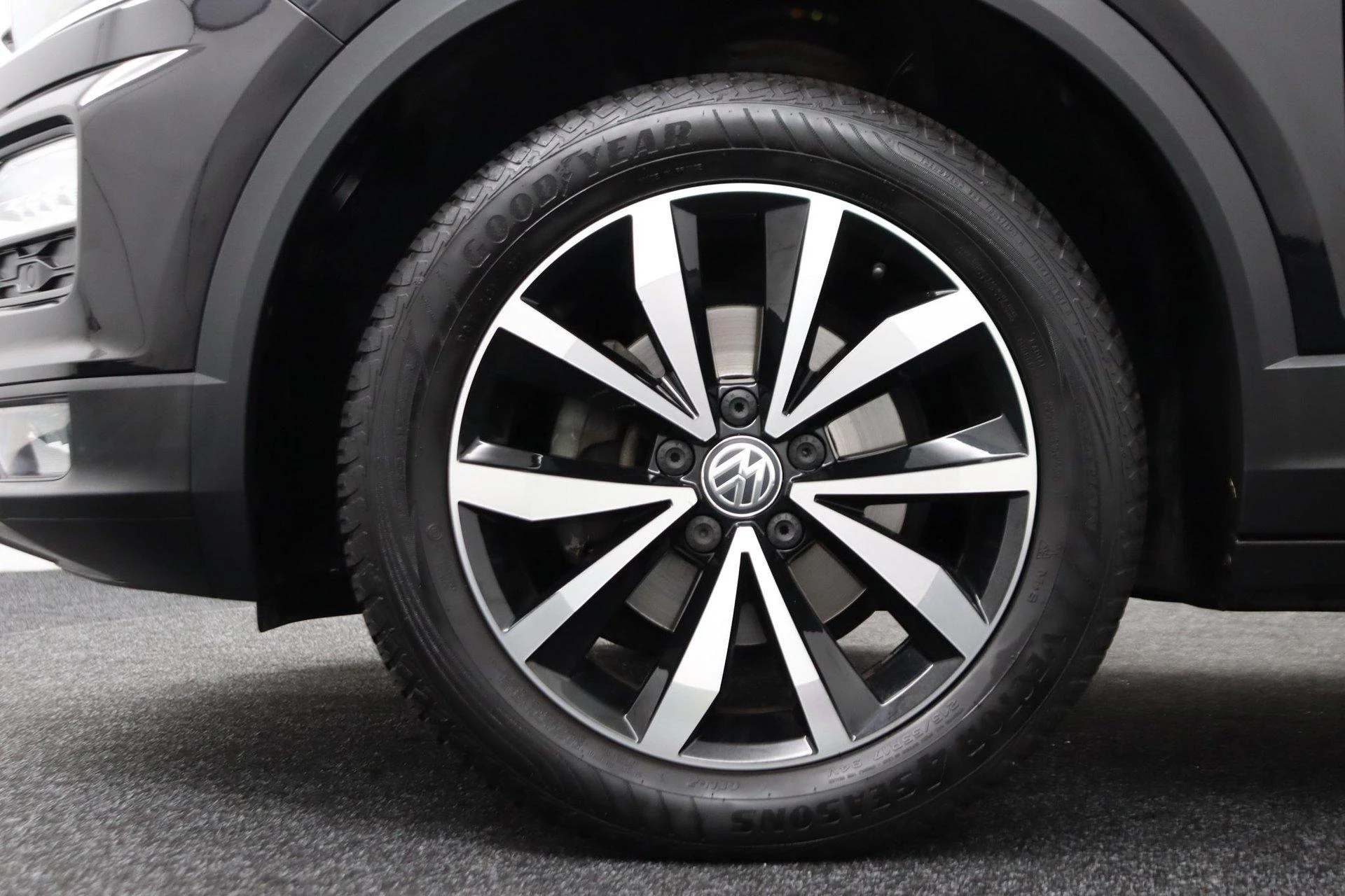 Volkswagen-T-Roc-image-33