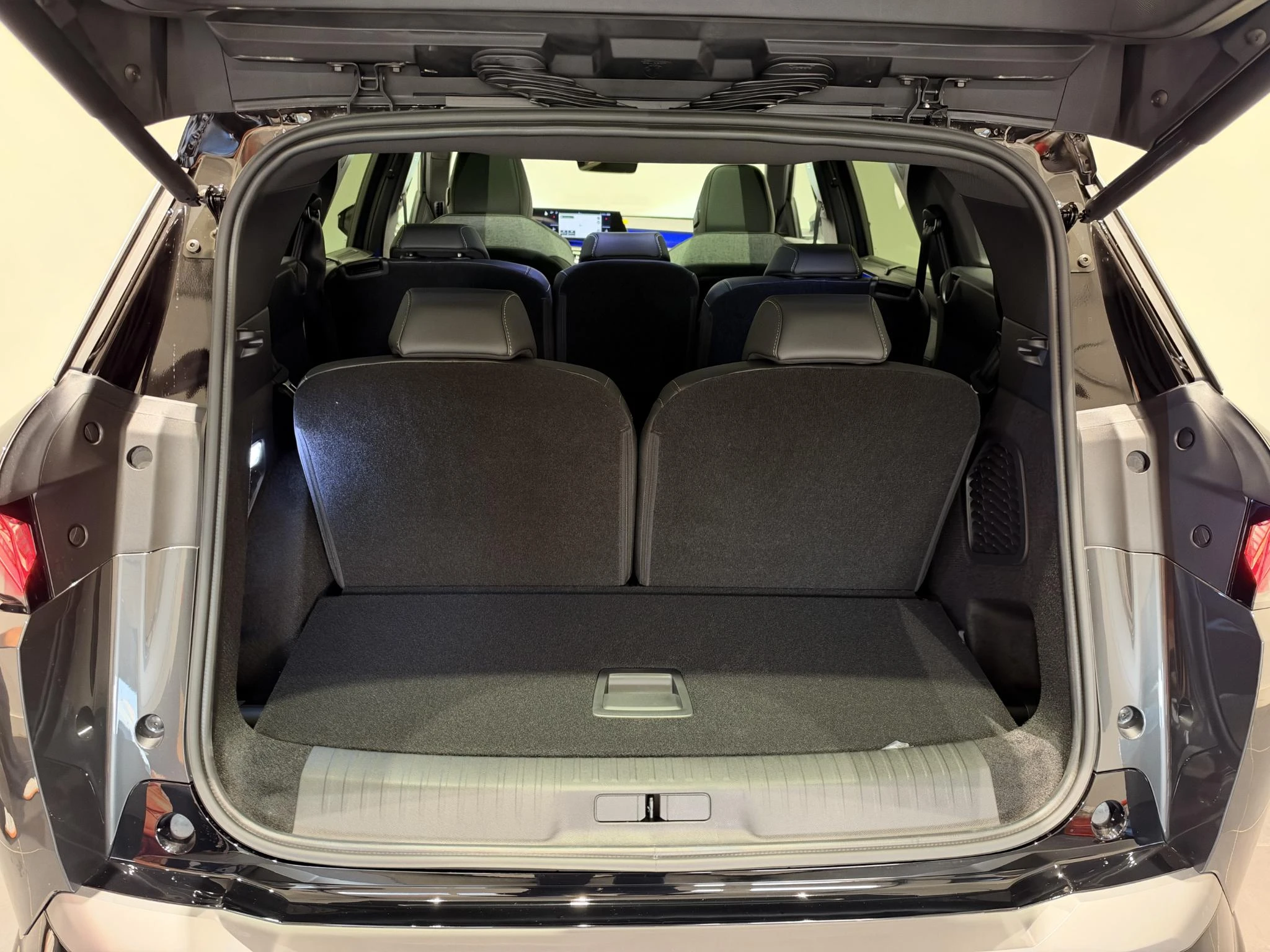 Peugeot-e-5008-image-13