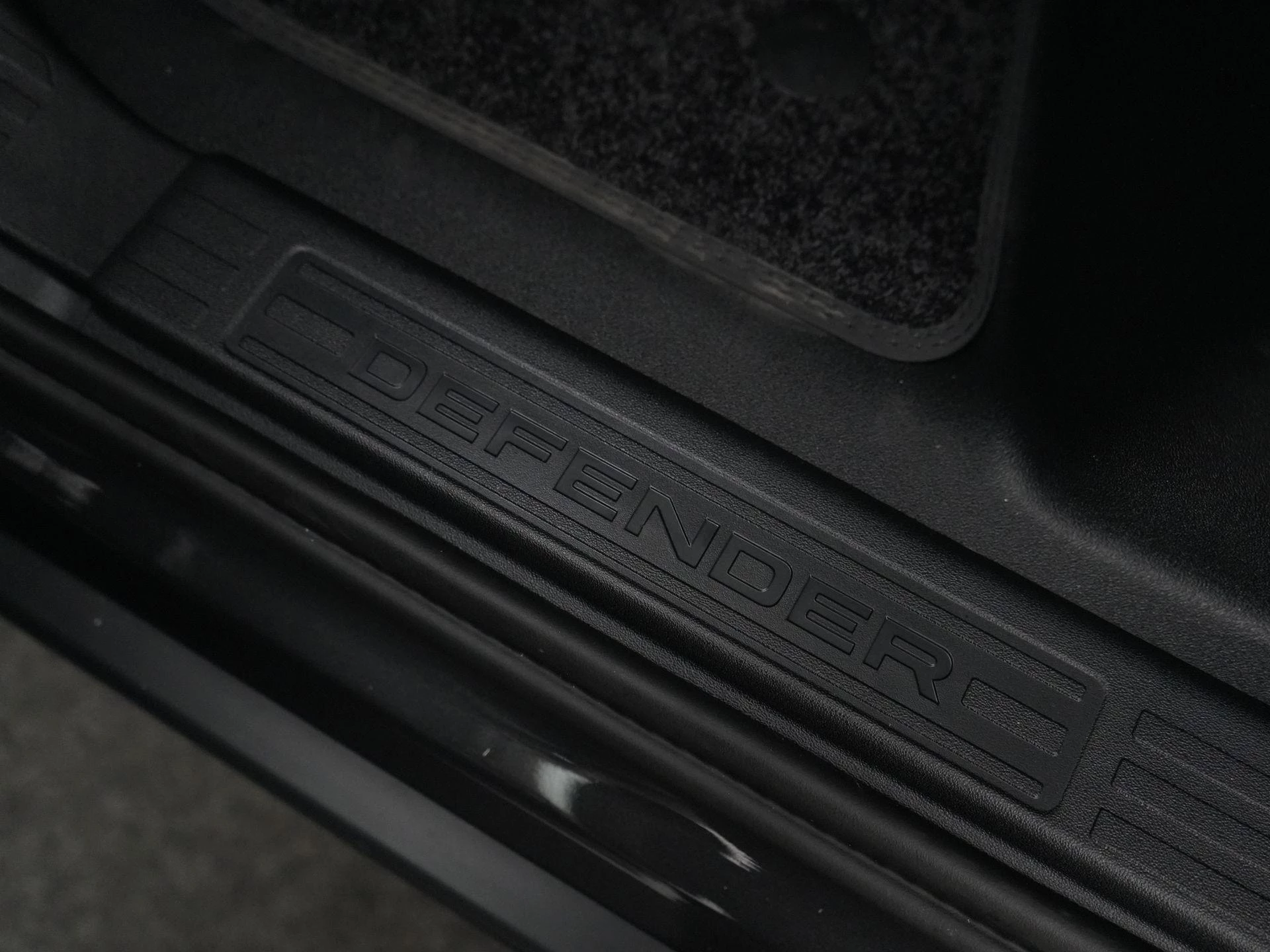 Land Rover Defender 2.0 P300e 110 HSE Dynamic Edition