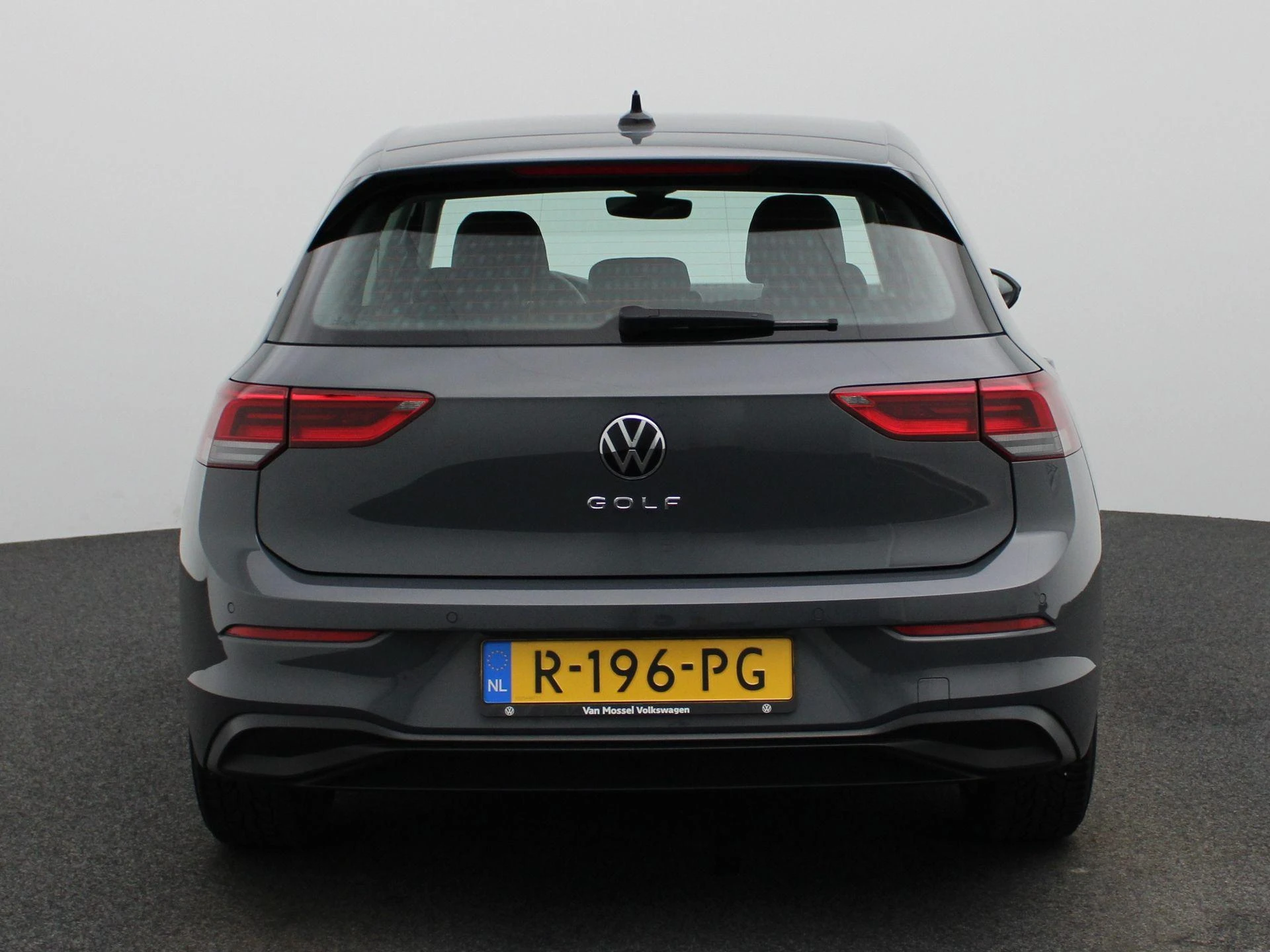 Volkswagen-Golf-image-4