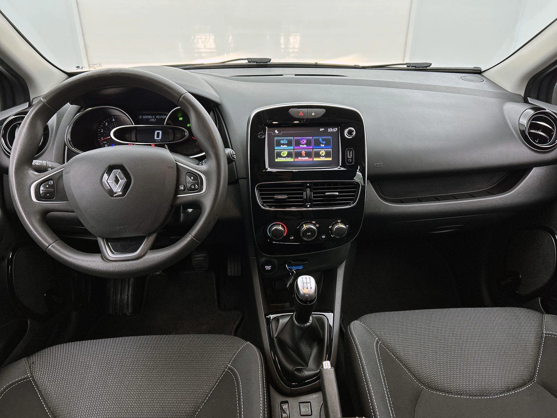 Renault-Clio-image-17
