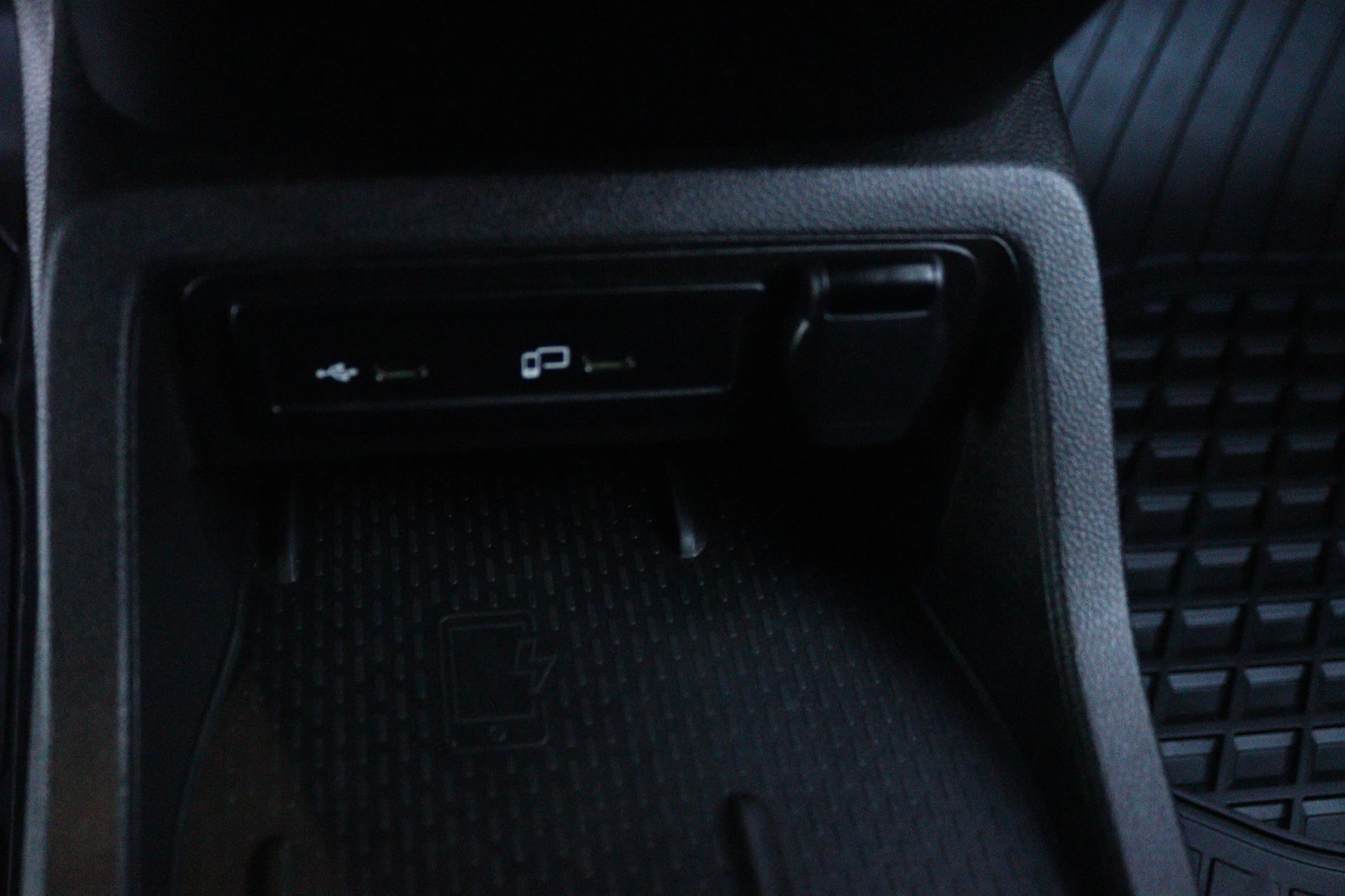 Mercedes-Benz-eCitan-image-12