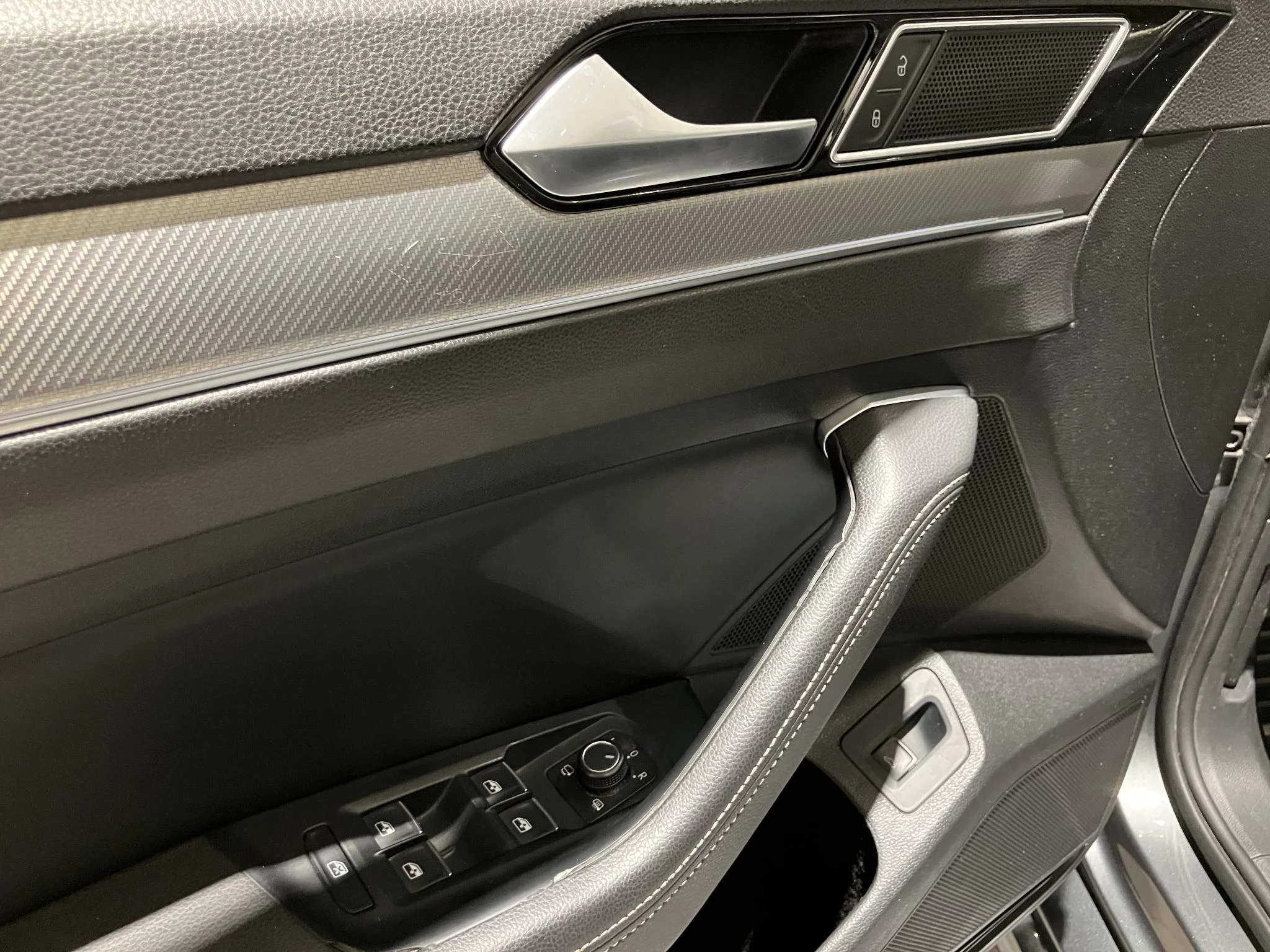 Volkswagen-Passat-image-15
