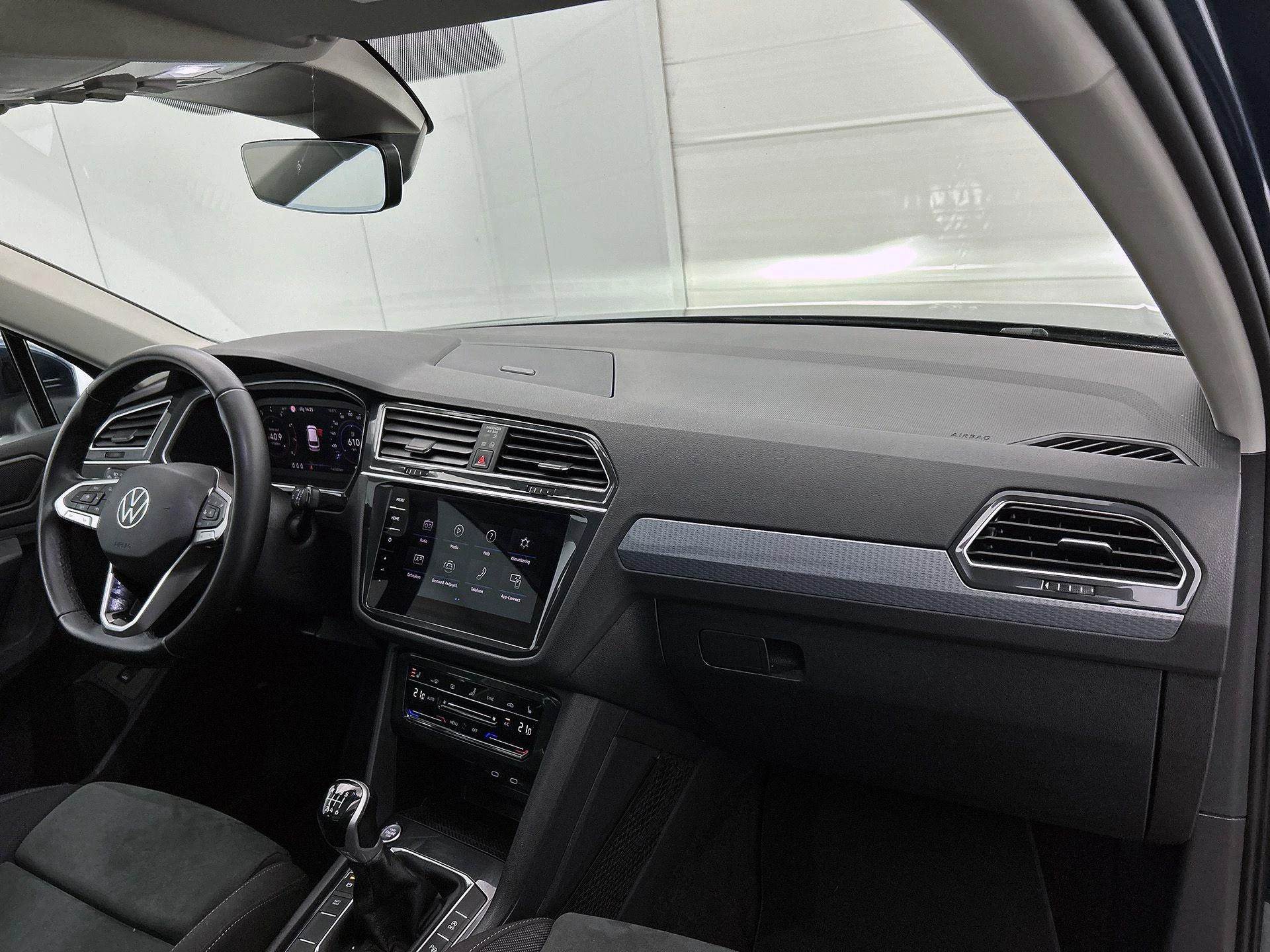 Volkswagen-Tiguan-image-20