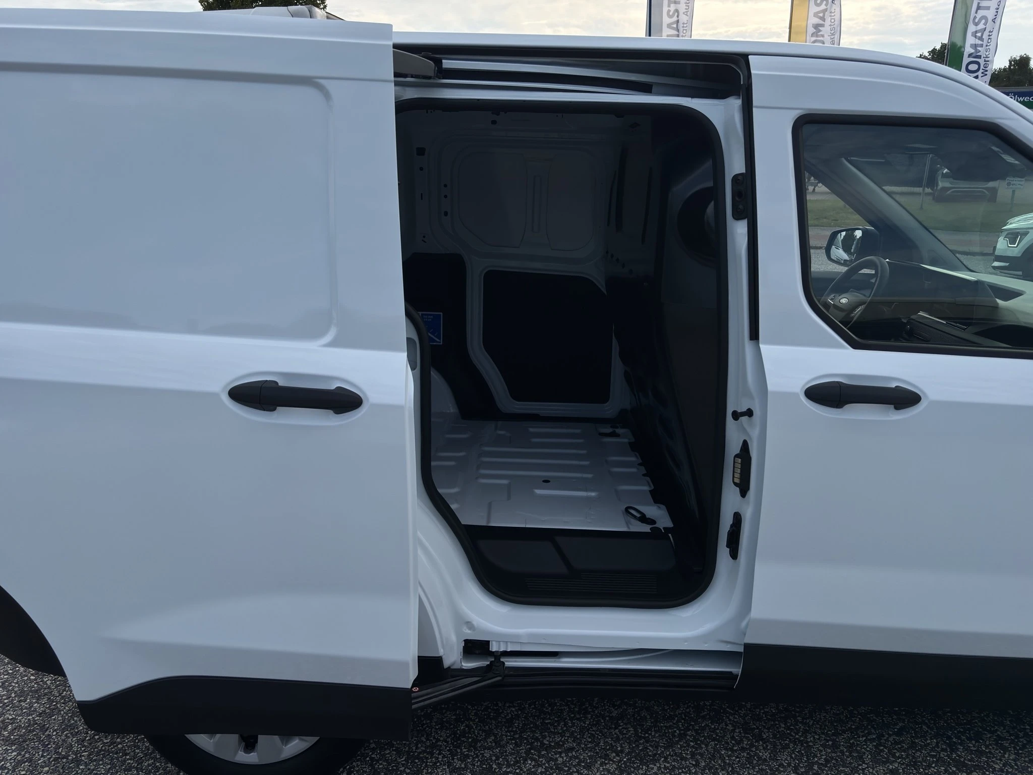 Ford-Transit Courier-image-19