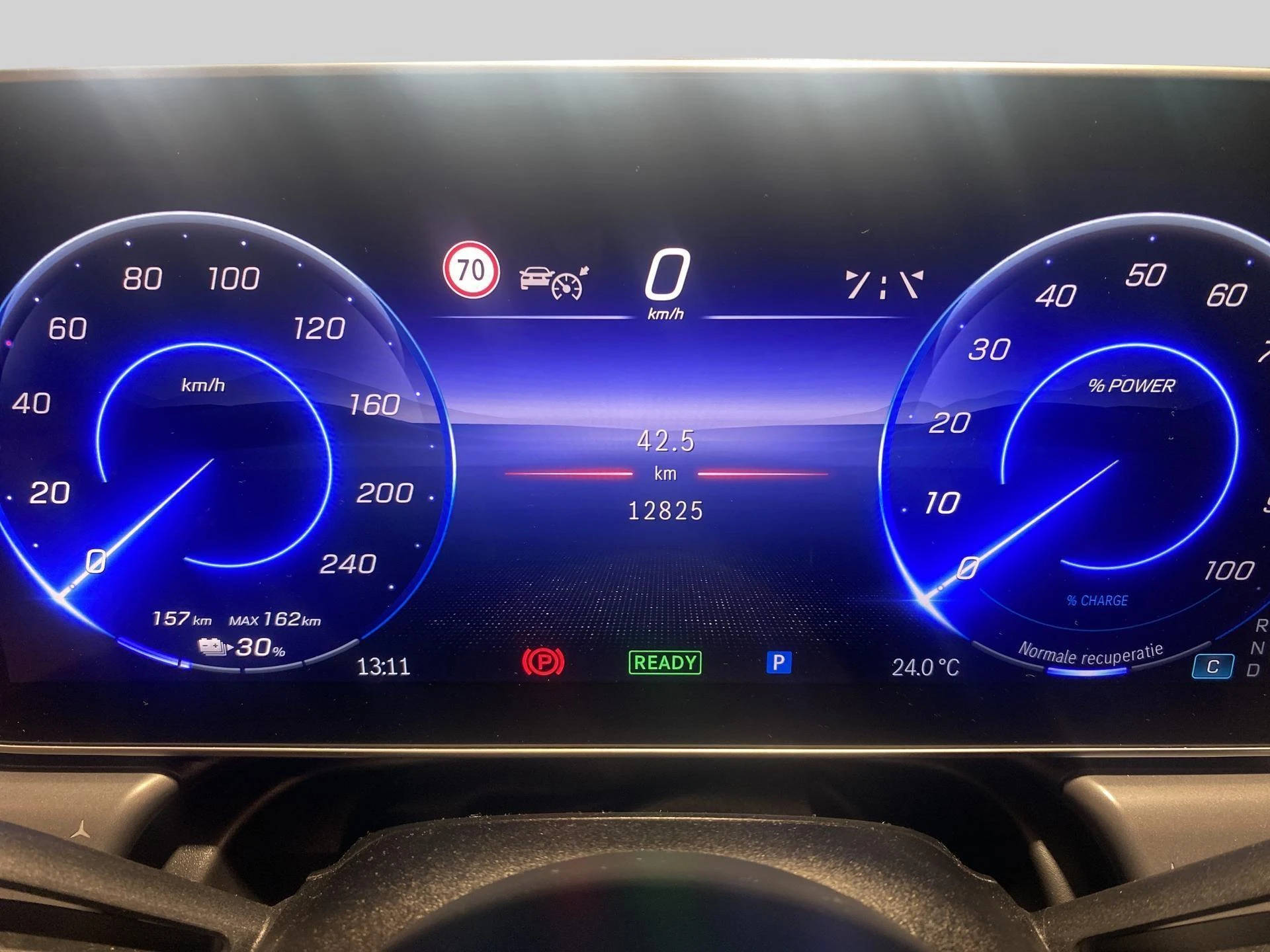 Mercedes-Benz-EQE-image-10