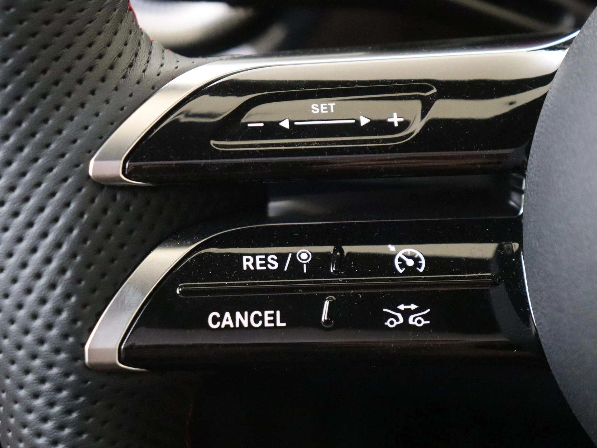Mercedes-Benz-CLA-image-10