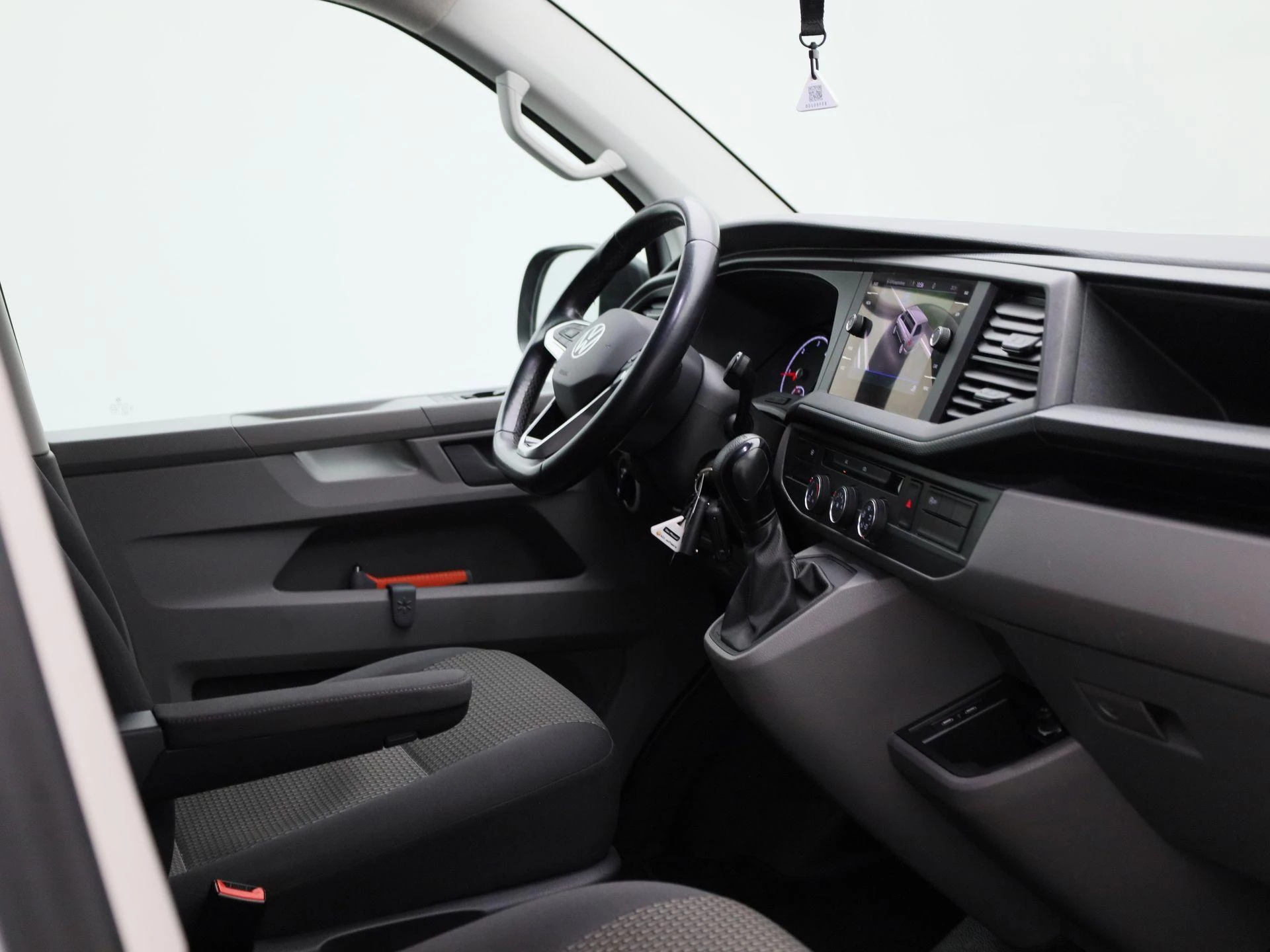 Volkswagen-Transporter-image-31