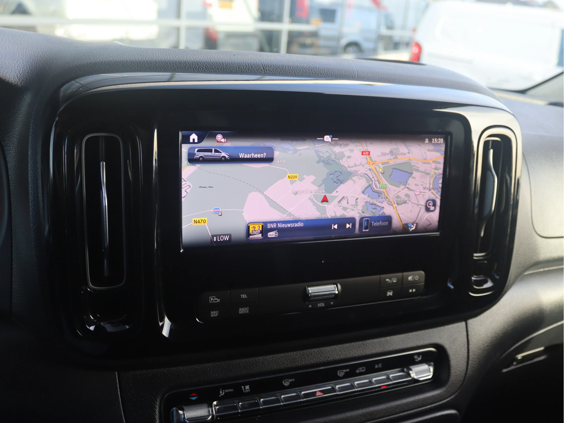Mercedes-Benz-Vito-image-10