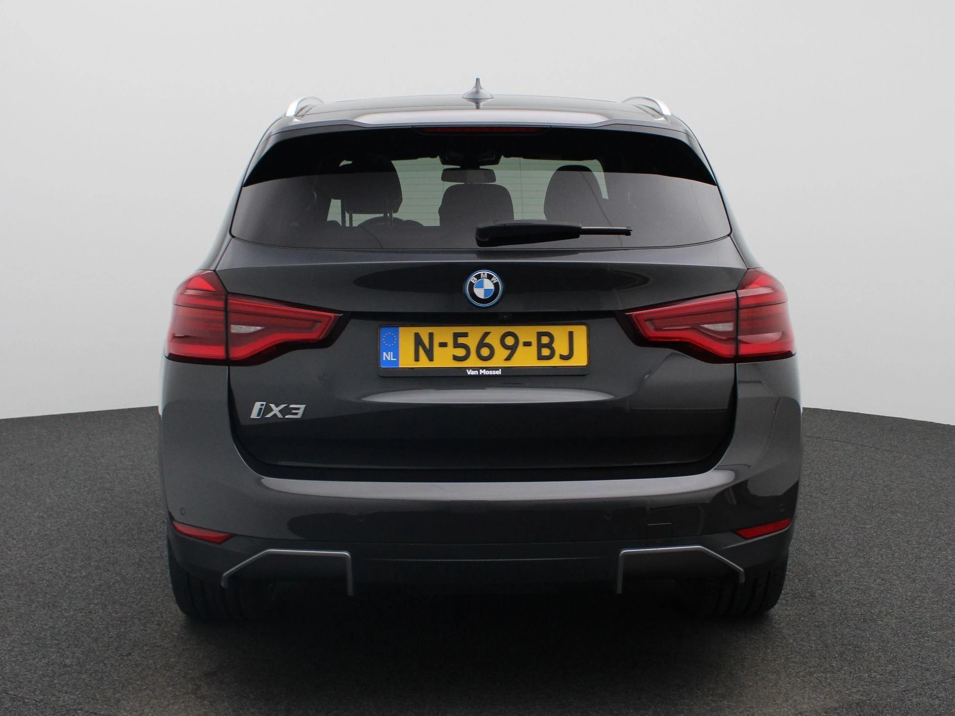 BMW-iX3-image-4