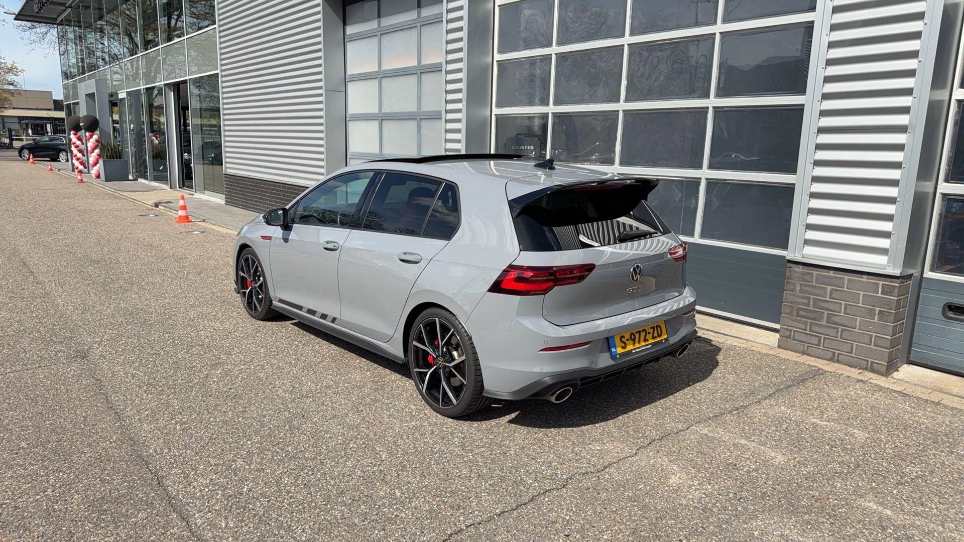 Volkswagen-Golf-image-1