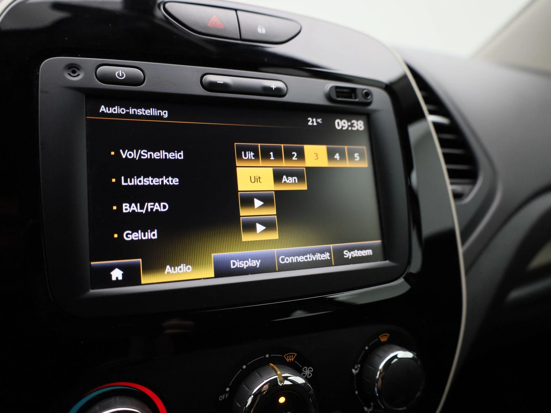 Renault-Captur-image-26