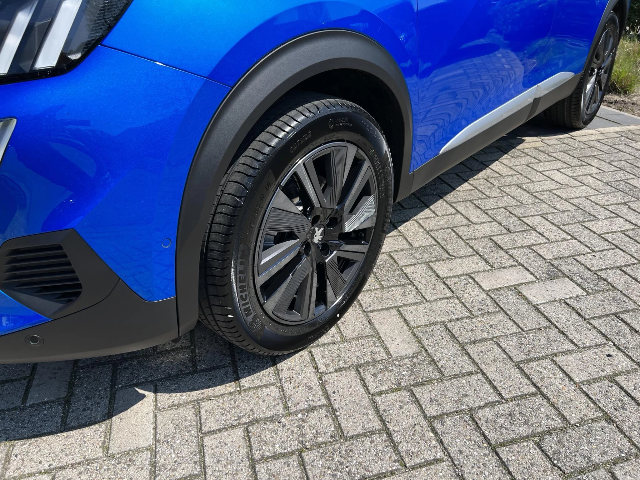 Peugeot-e-2008-image-8