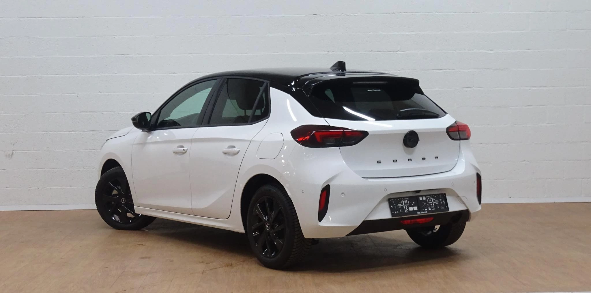 Opel Corsa 1.2 GS +gps+camera+park pilot