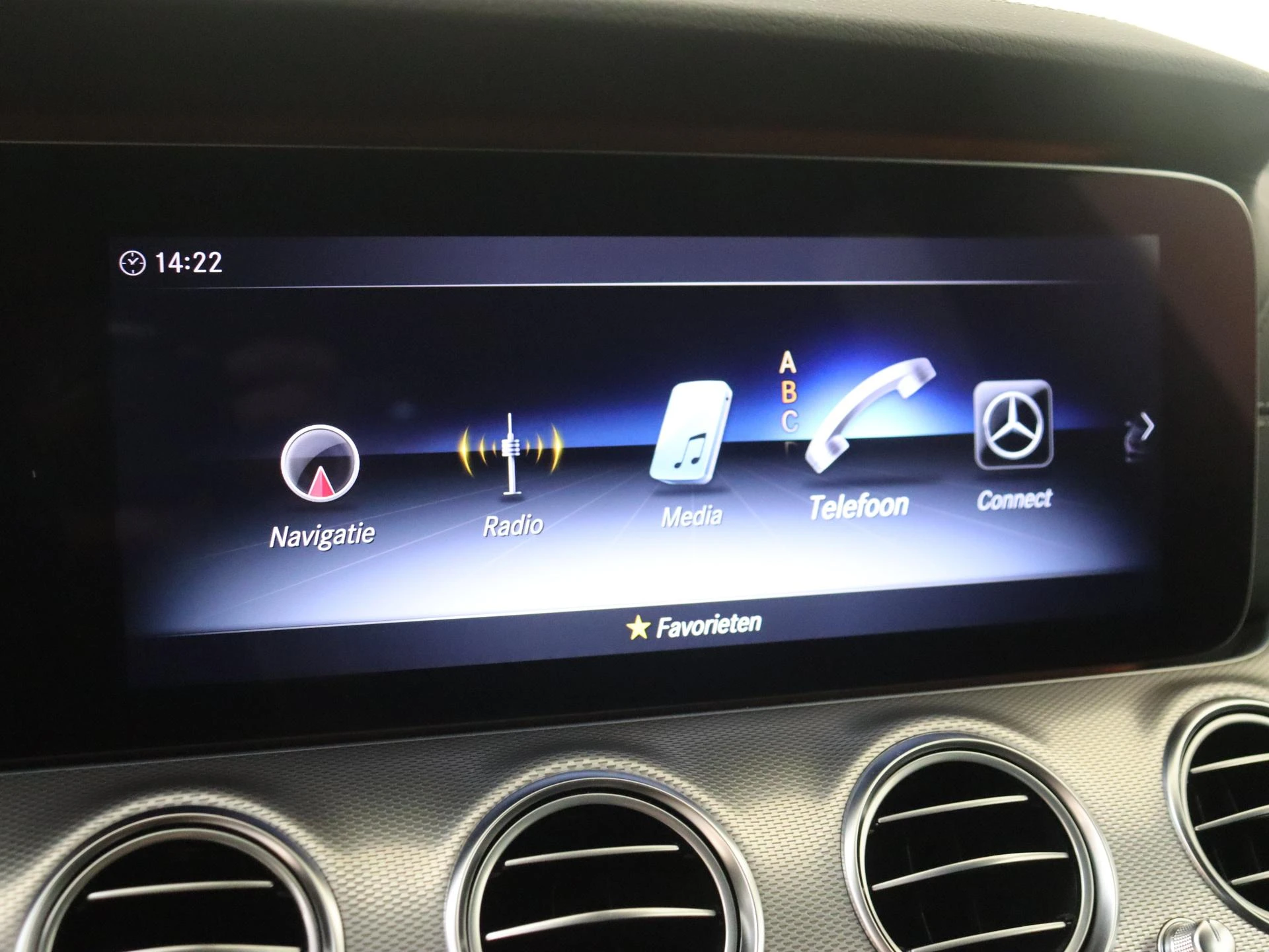 Mercedes-Benz-E-Klasse-image-16