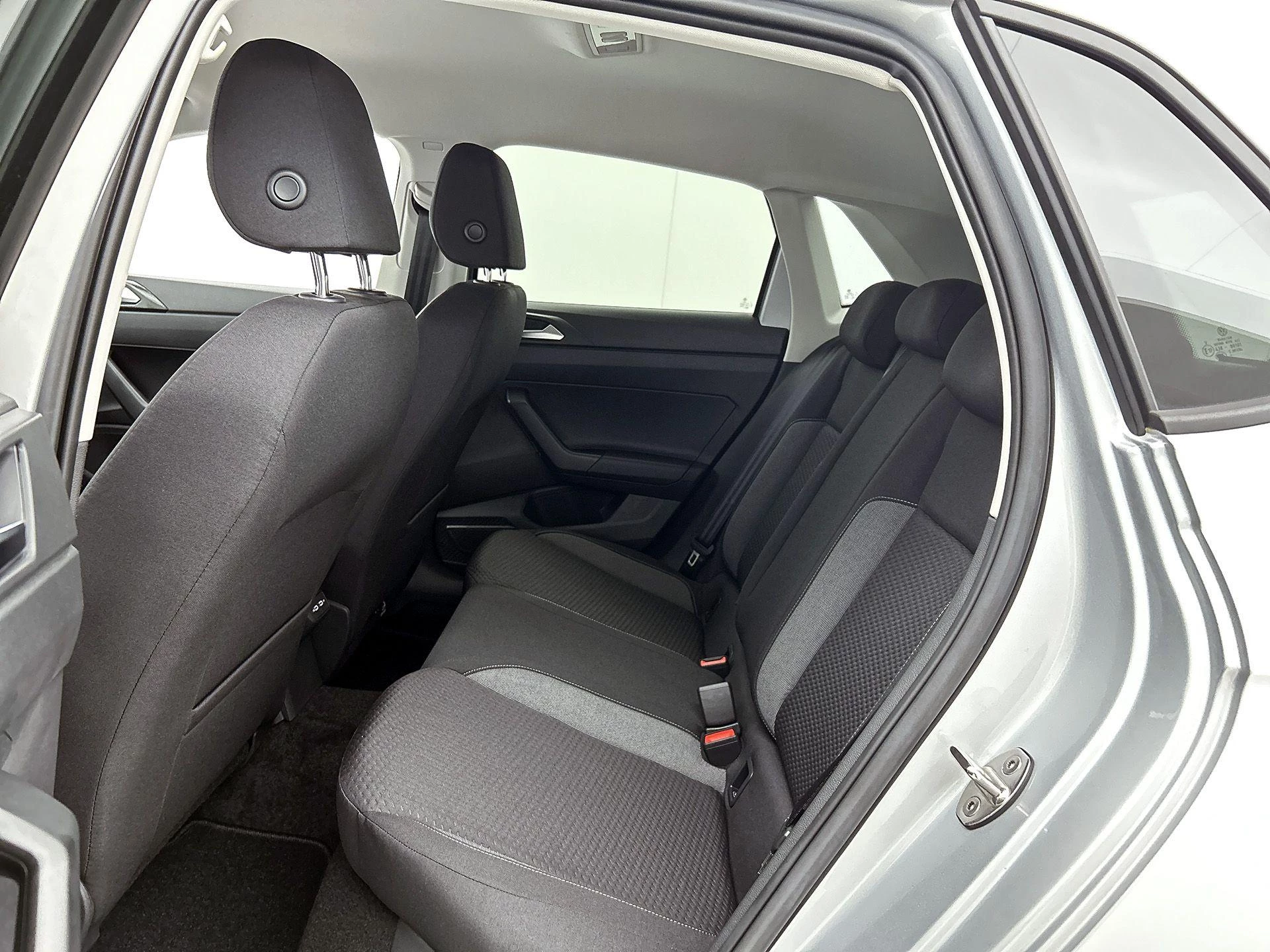 Volkswagen-Polo-image-26