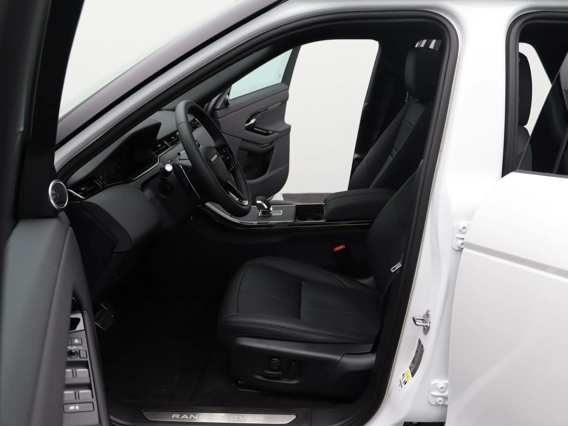 Land Rover-Range Rover Evoque-image-11