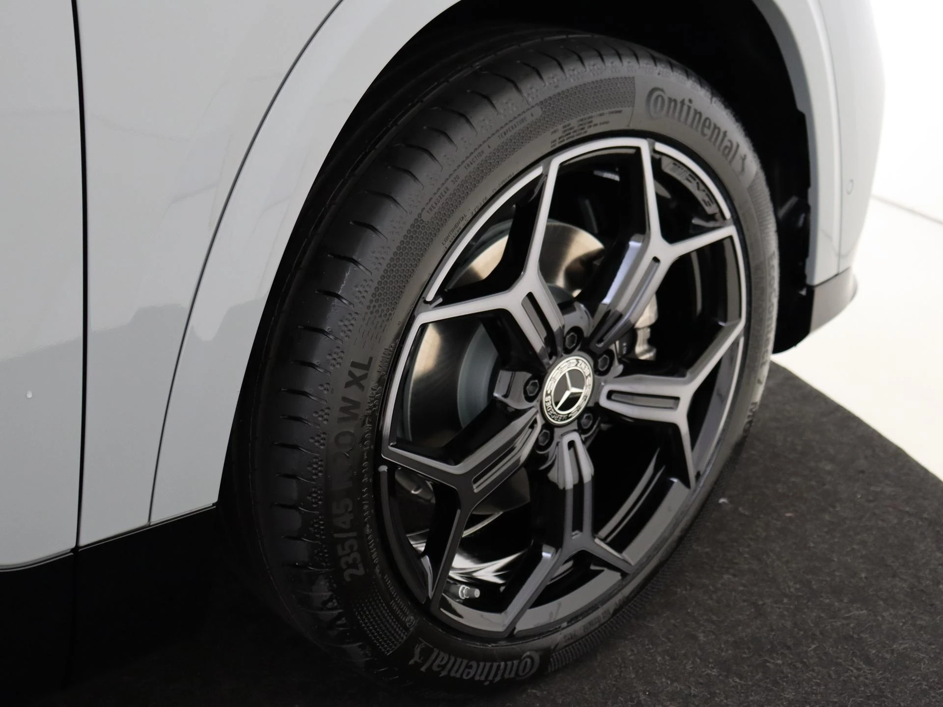 Mercedes-Benz-GLB-image-29