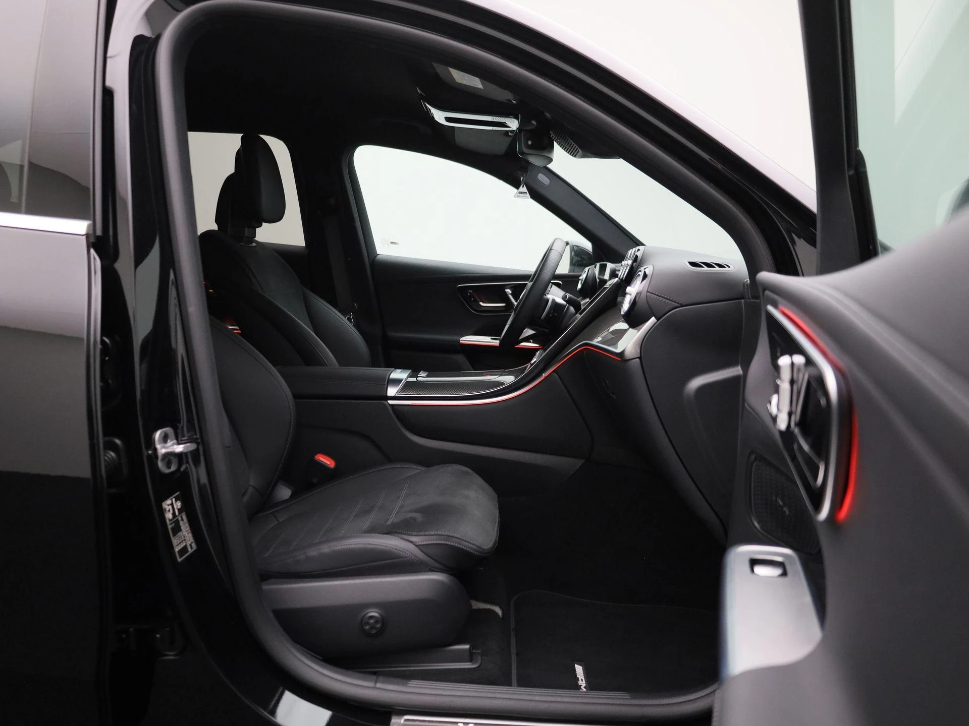 Mercedes-Benz-GLC-image-42