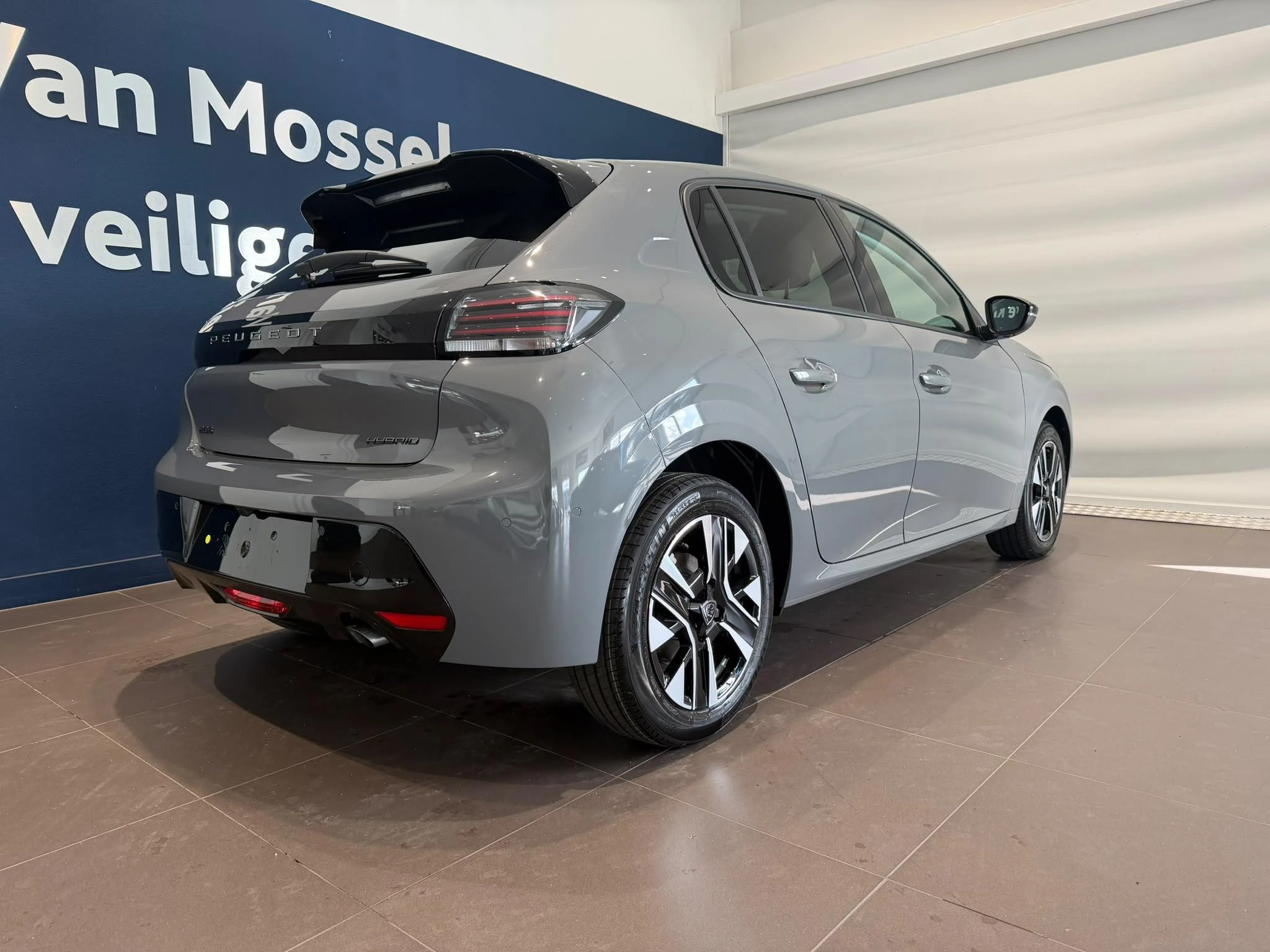 Peugeot-208-image-2