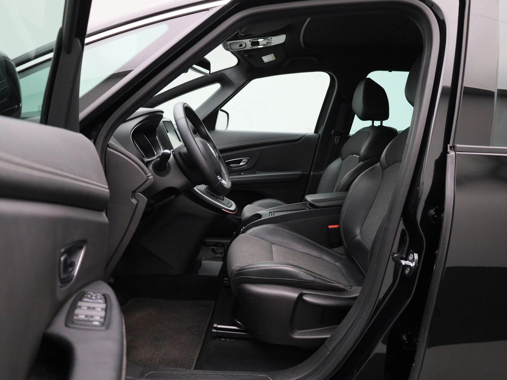 Renault Grand Scénic TCe 140 EDC GPF Black Edition 7P