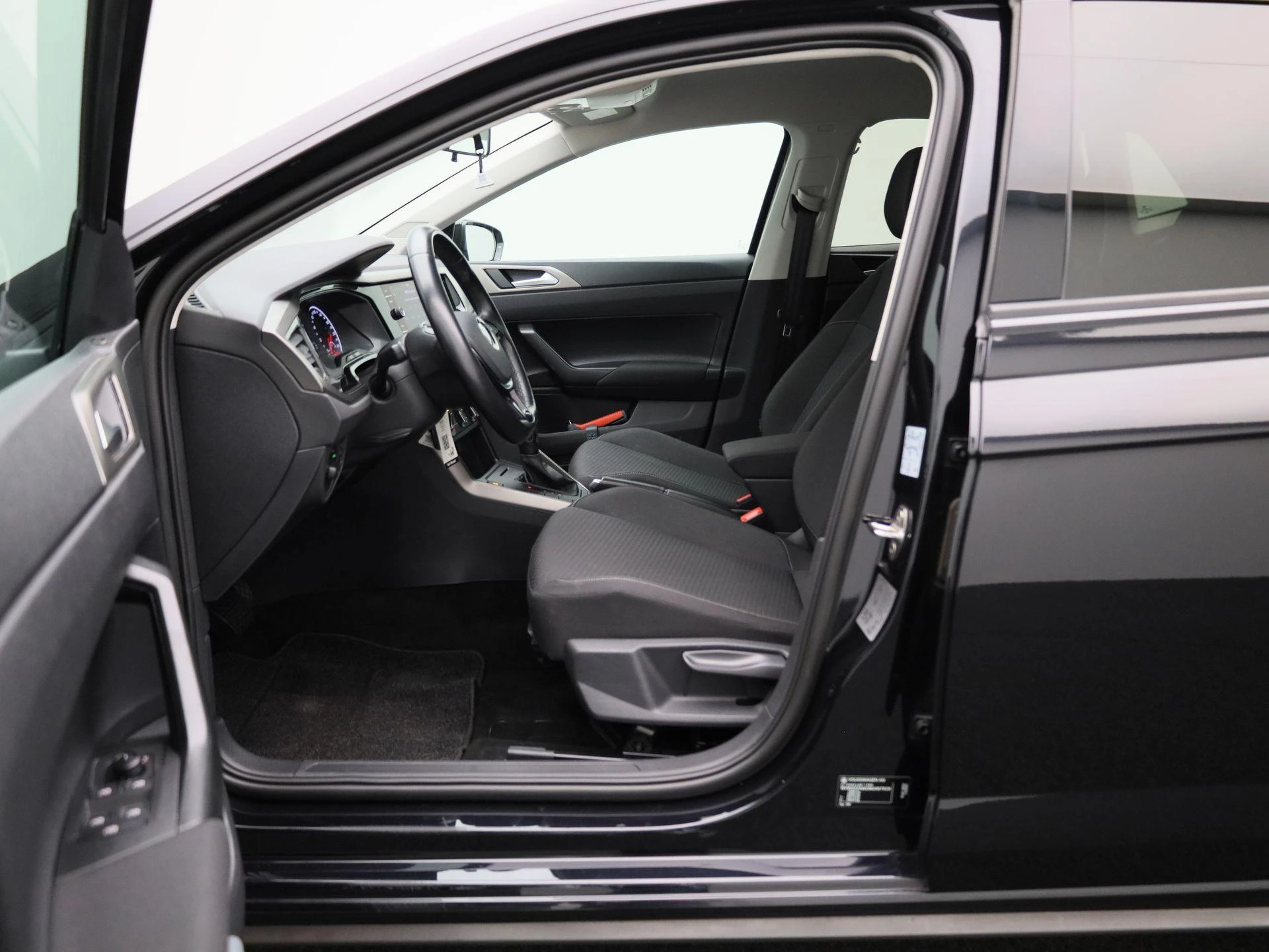 Volkswagen-Polo-image-8