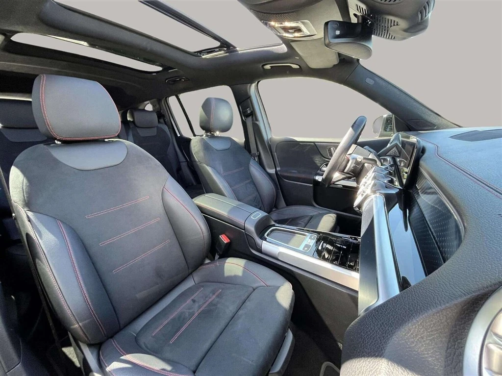 Mercedes-Benz-EQB-image-18