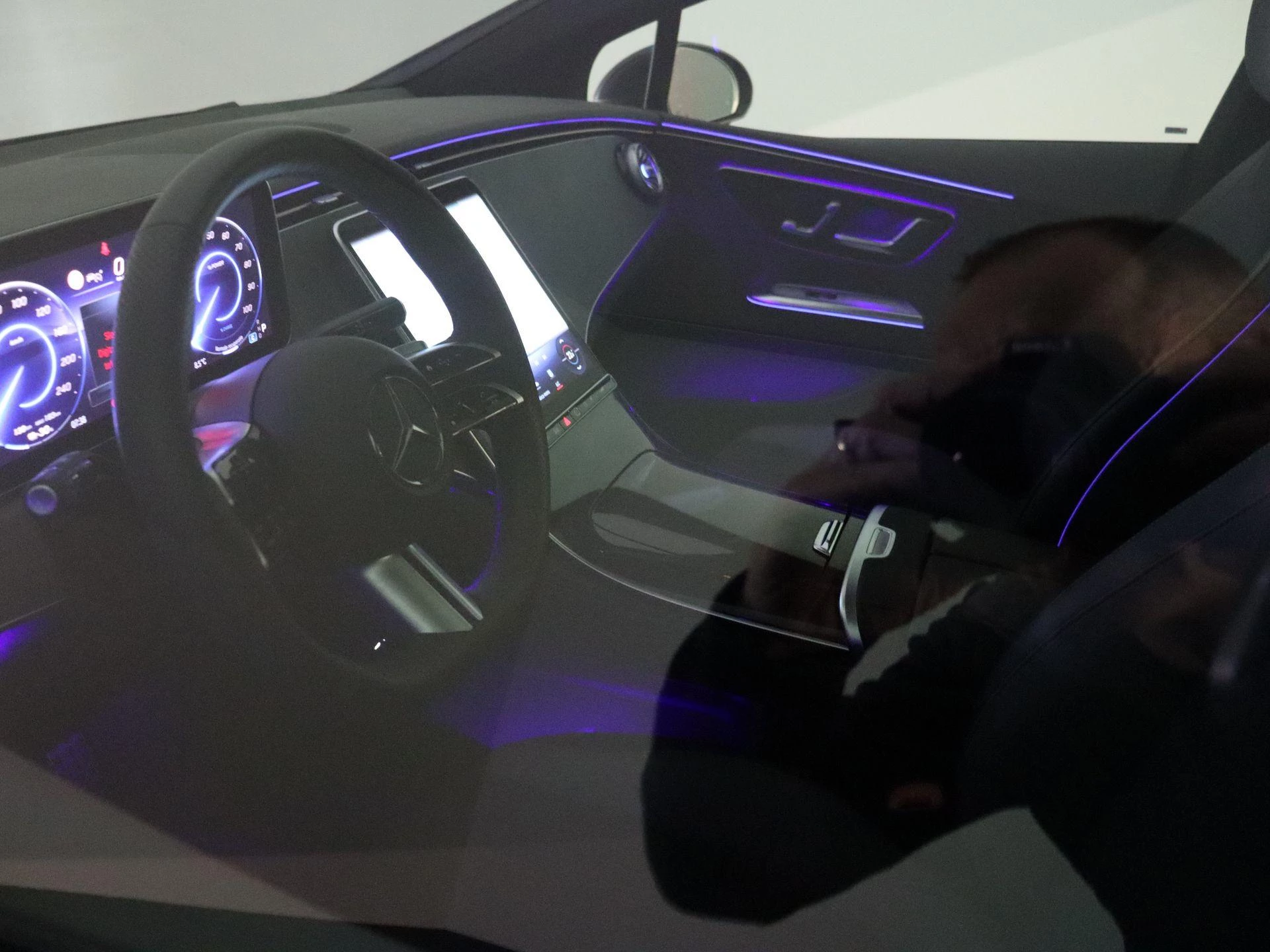 Mercedes-Benz EQE 300 AMG Line + AIRMATIC + PANORAMISCH DAK +